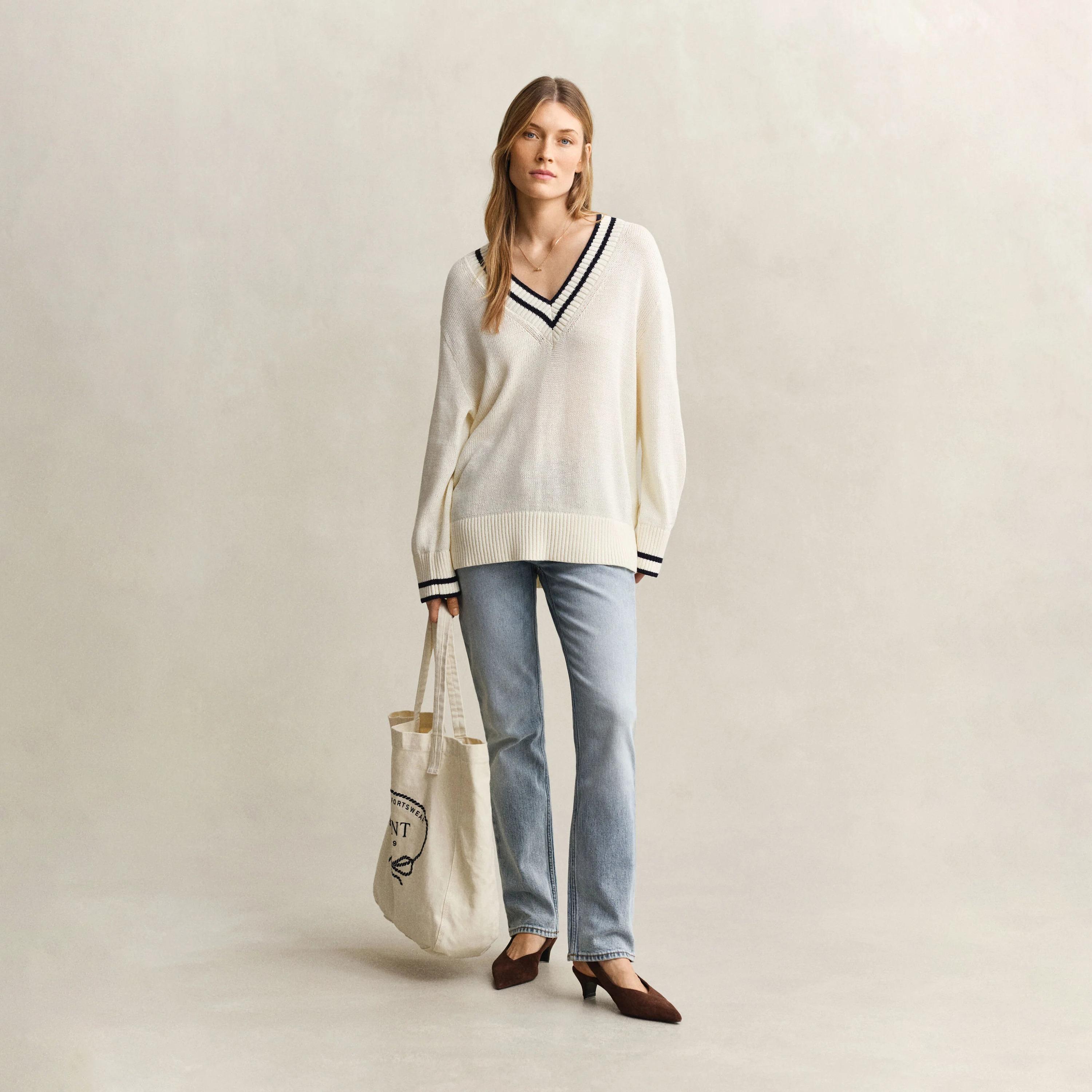 بلوفر نسائي بسيط بياقة سبعة (V) وأكمام طويلة من غانت-women-winterwear-cardigansandjumpers-jumpers-image-2