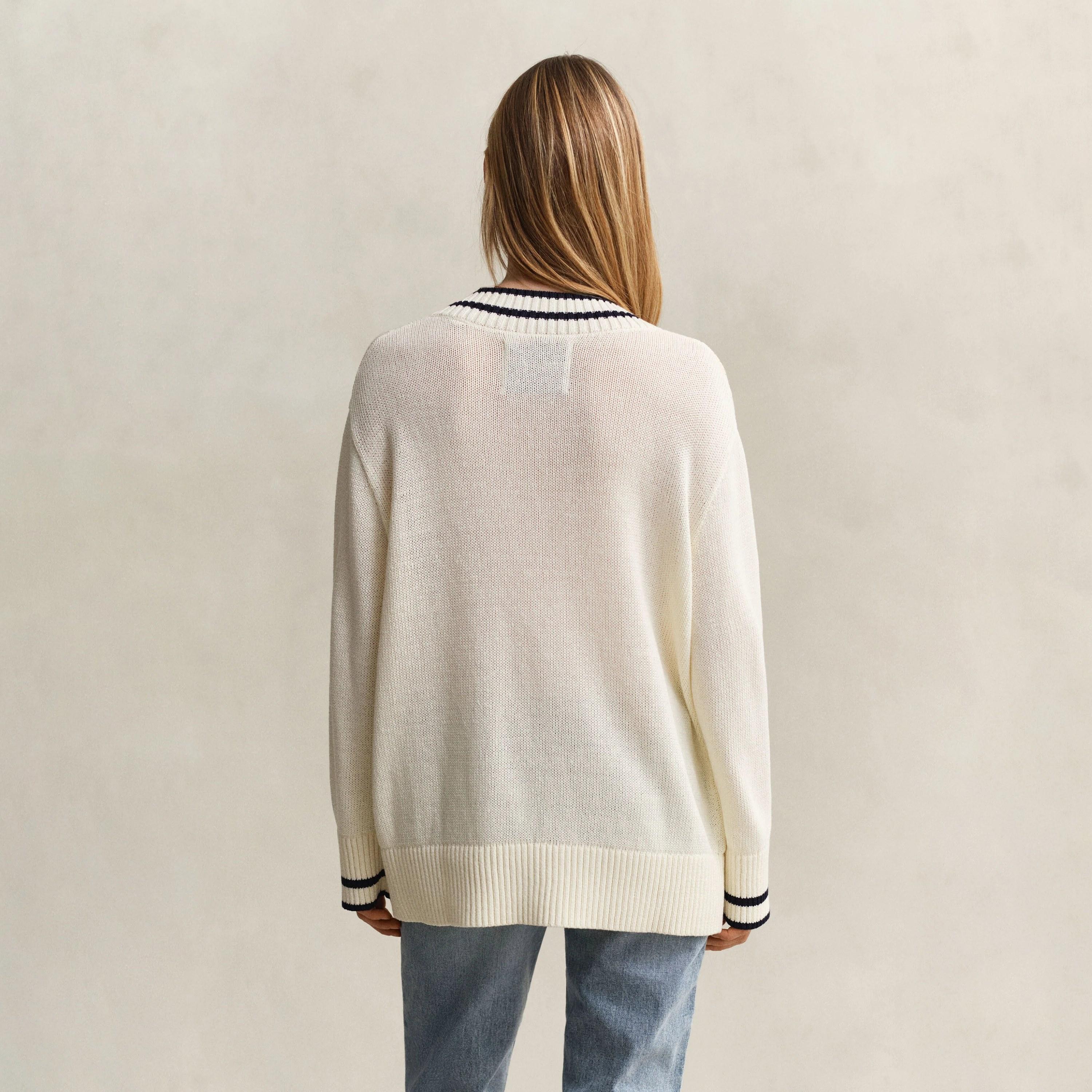بلوفر نسائي بسيط بياقة سبعة (V) وأكمام طويلة من غانت-women-winterwear-cardigansandjumpers-jumpers-image-4