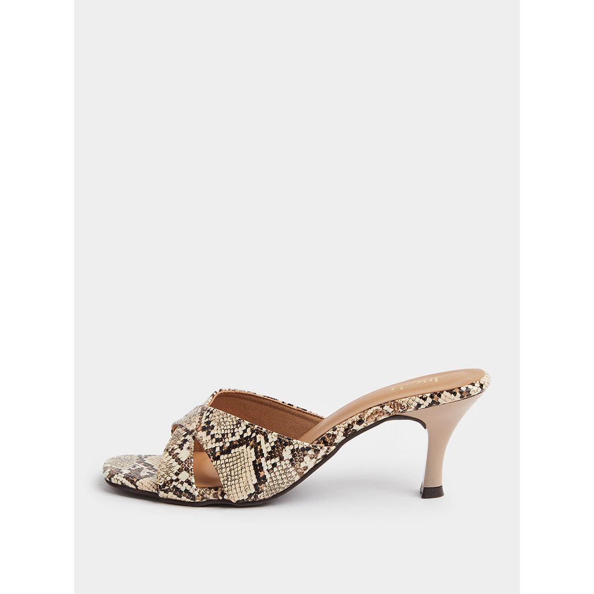 صندل بكعب وتفاصيل بارزة الملمس-women-shoes-heels-image-1