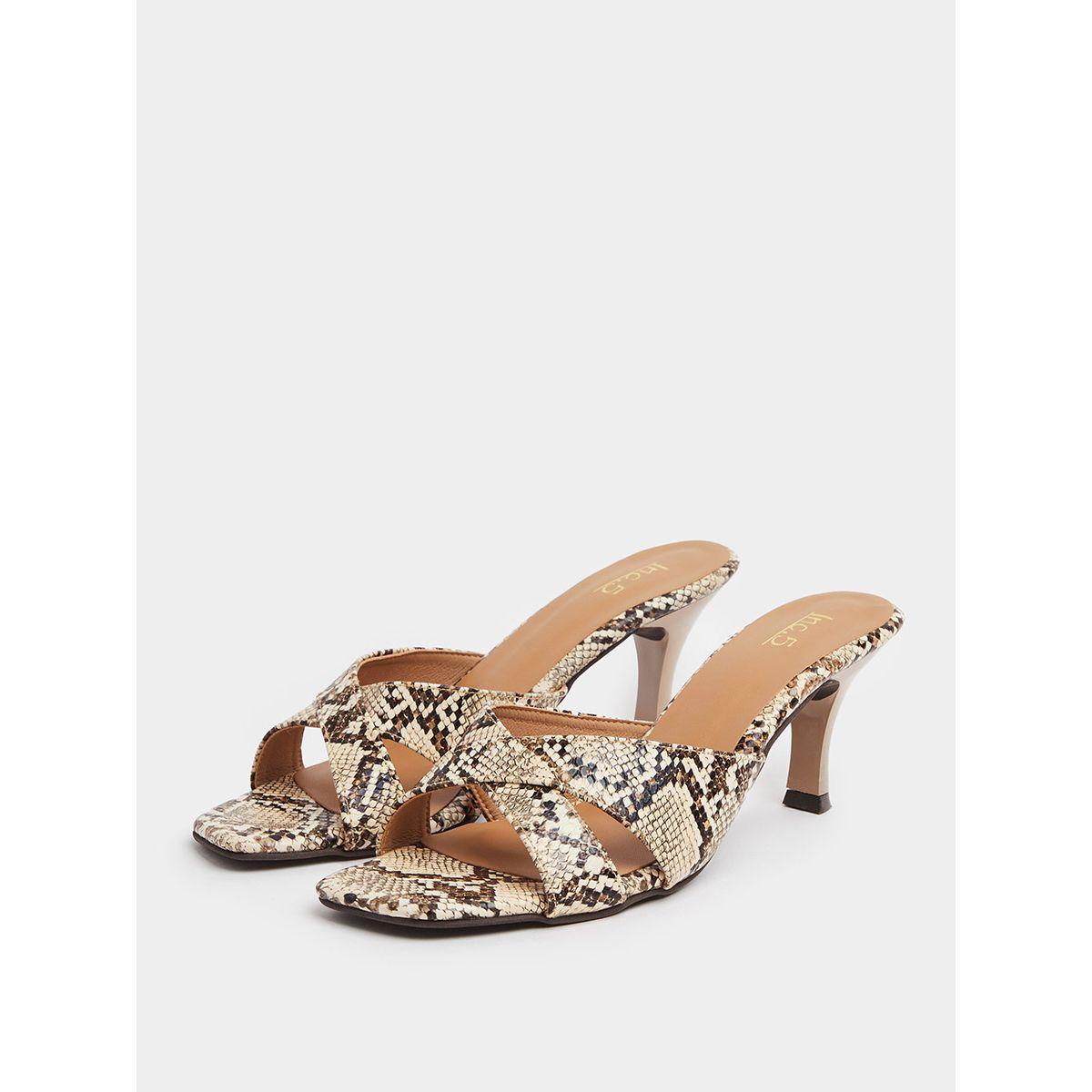صندل بكعب وتفاصيل بارزة الملمس-women-shoes-heels-image-2