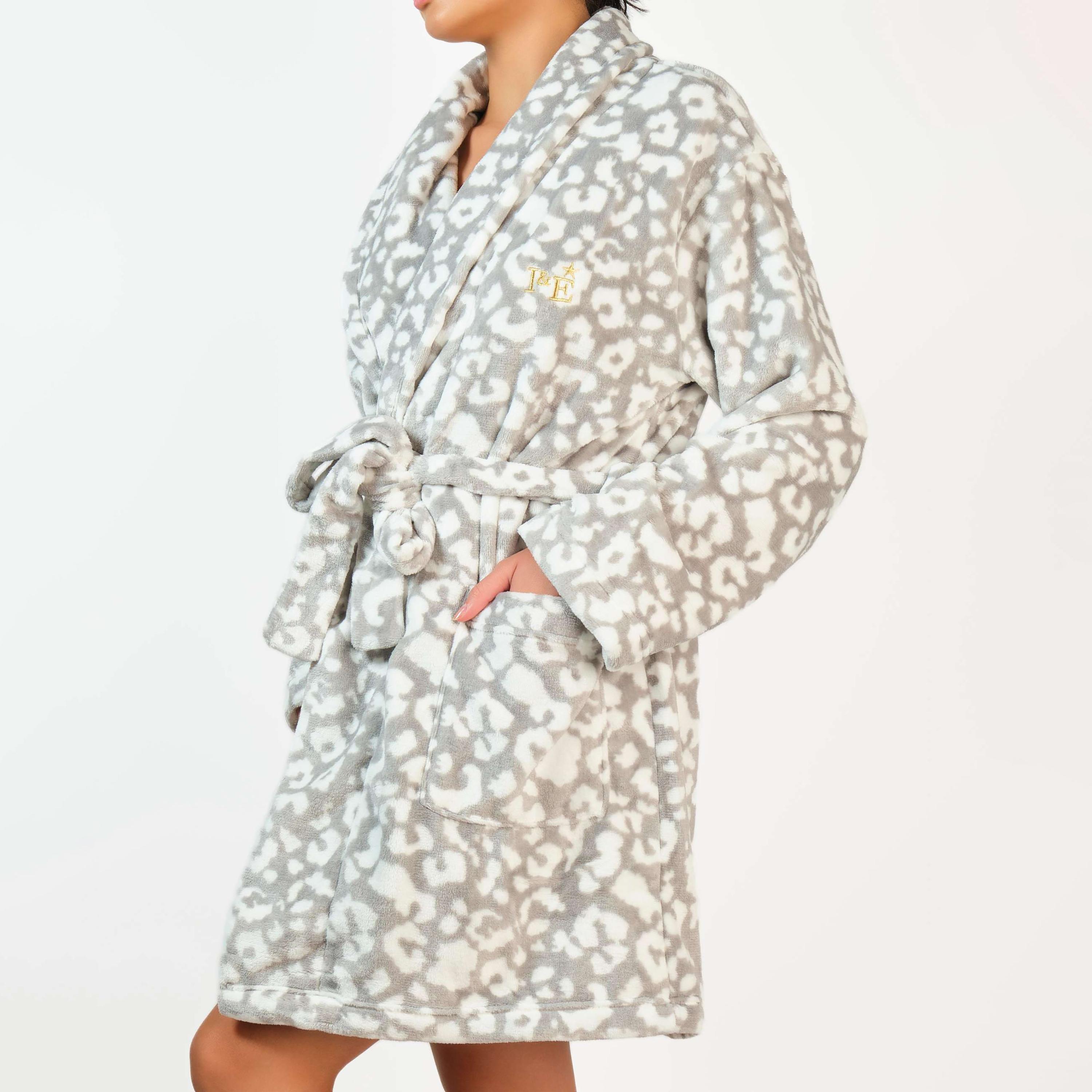 Isla & Evie Abstract Print Long Sleeves Women's Short Robe-women-clothing-nightwear-robes-image-3