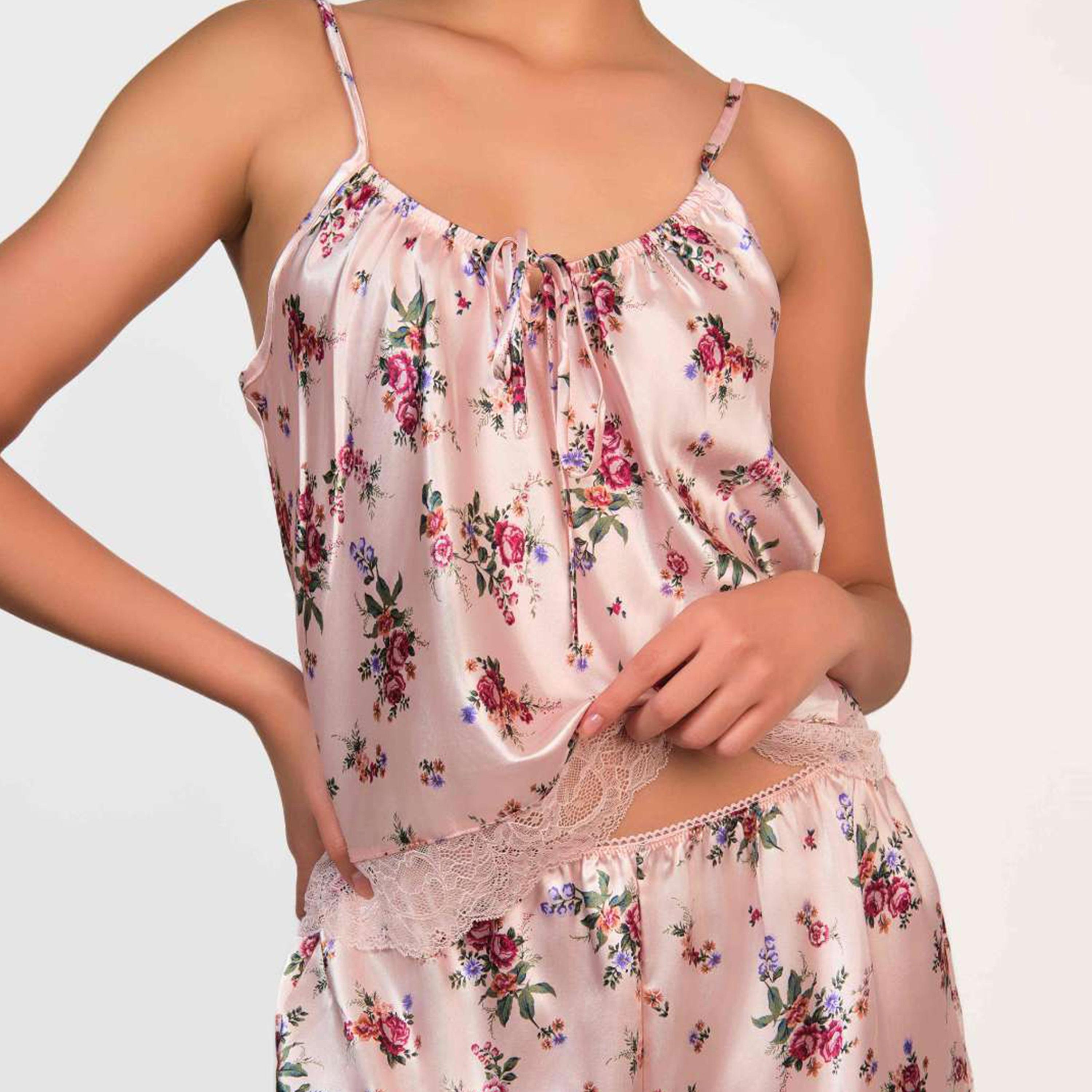 بلوزة نسائية بنمط كامي بحمالات كتف بطبعة زهور من إيسلا آند إيفي-women-clothing-nightwear-pyjamas-tops-image-1