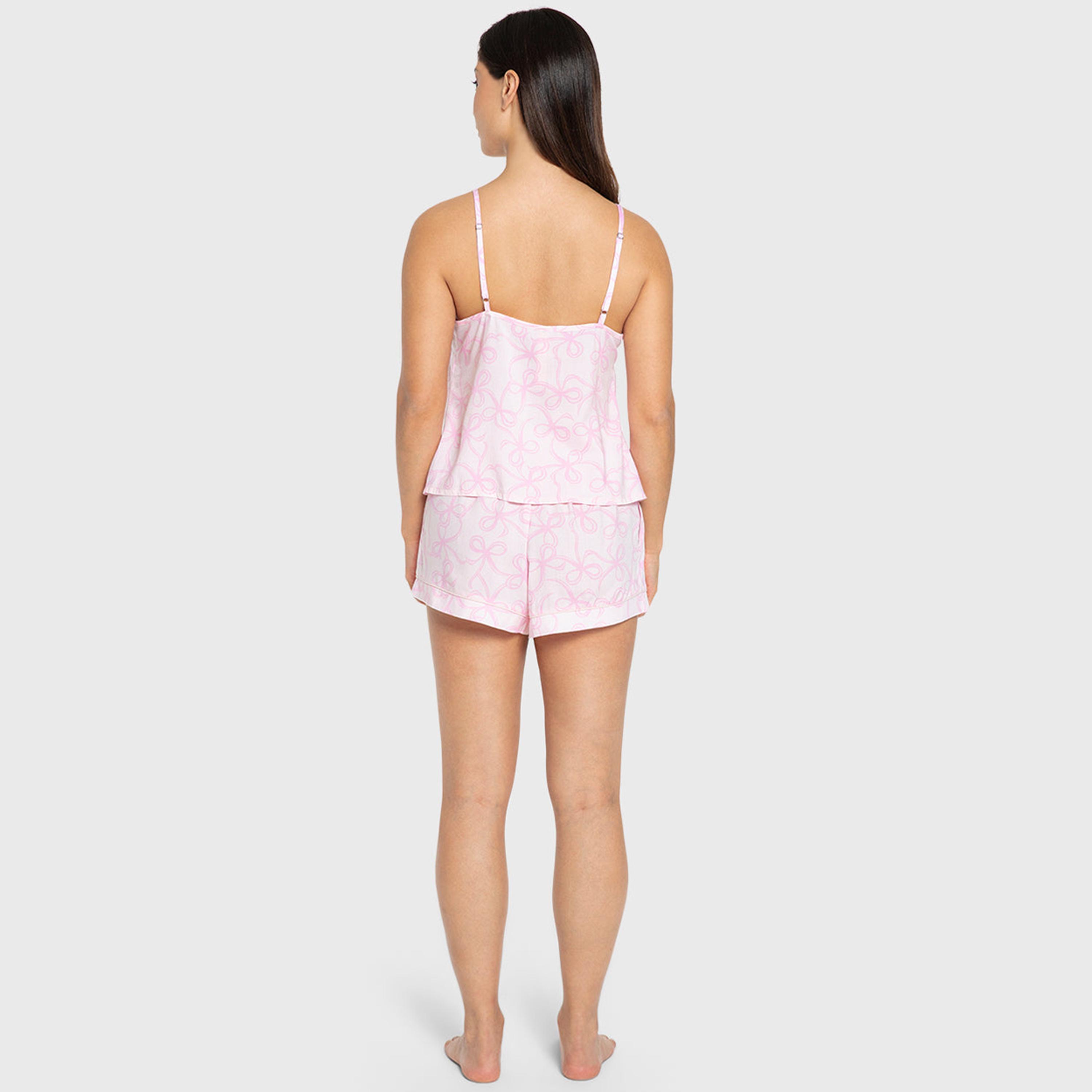 طقم نسائي كامي وشورت بحمالات رفيعة وطبعة فيونكة من إيسلا آند إيفي-women-clothing-nightwear-pyjamas-shortsets-image-3