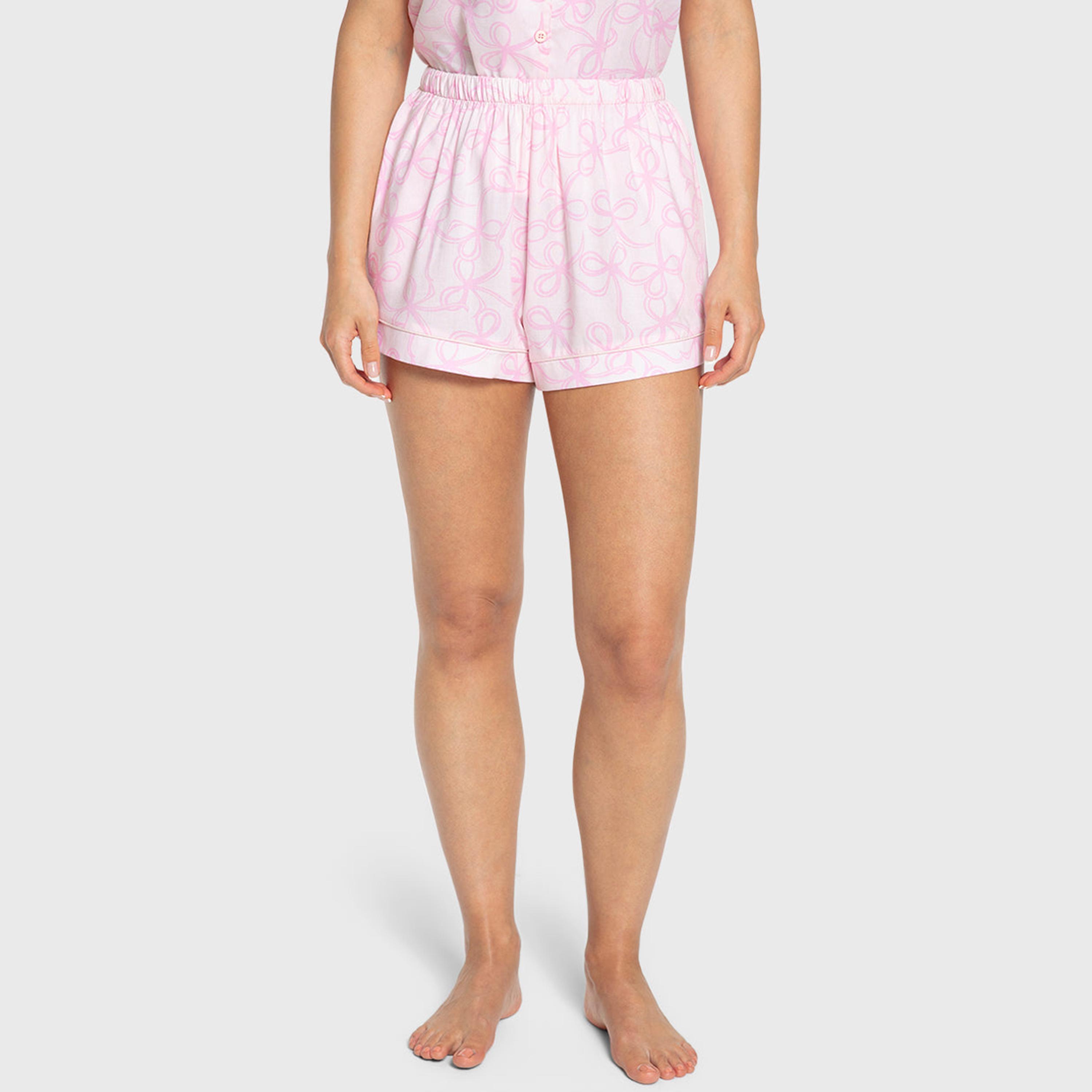 طقم نسائي كامي وشورت بحمالات رفيعة وطبعة فيونكة من إيسلا آند إيفي-women-clothing-nightwear-pyjamas-shortsets-image-3