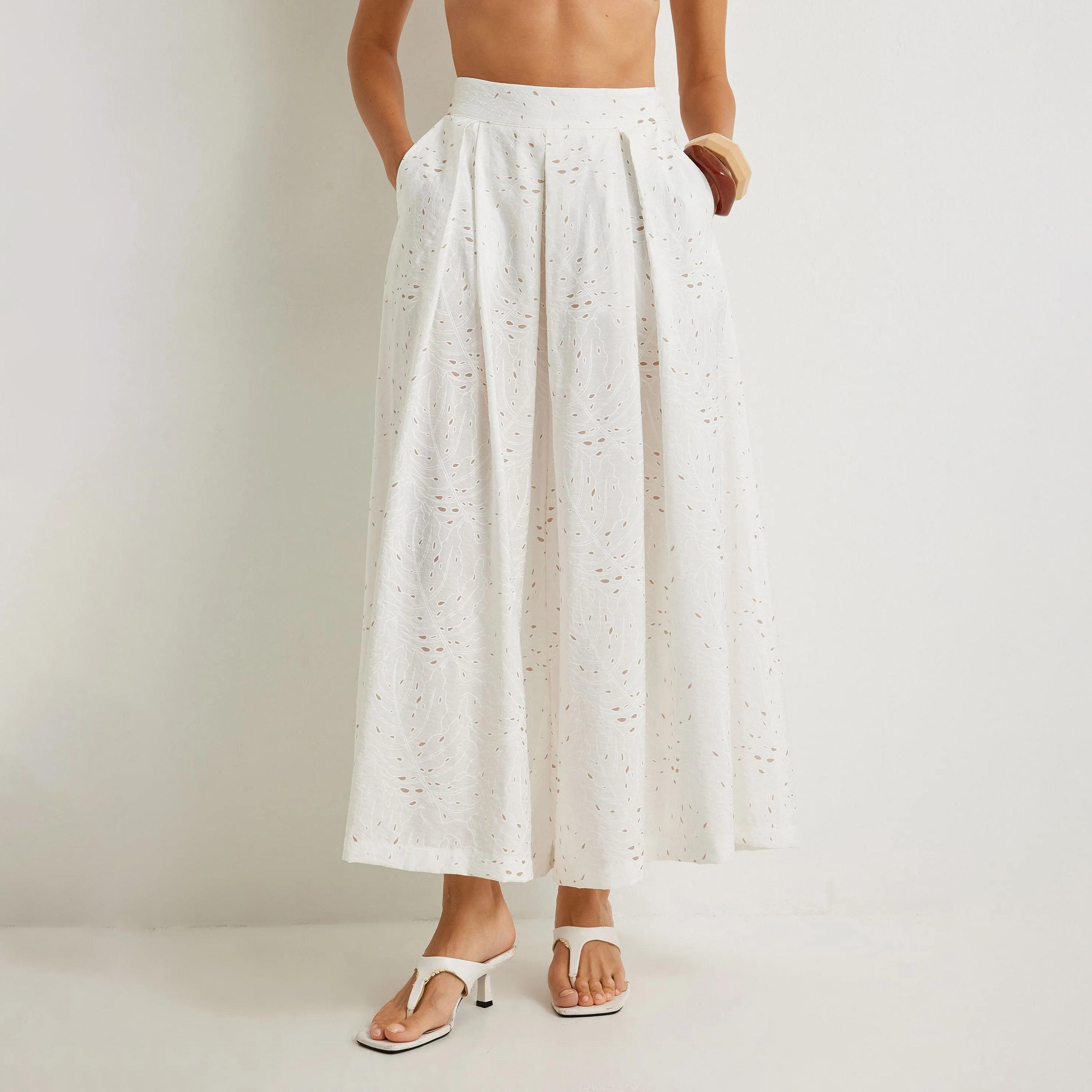 بنطلون نسائي أبيض بطبعة مقصوصة من كوتون-women-clothing-bottoms-trousers-image-1