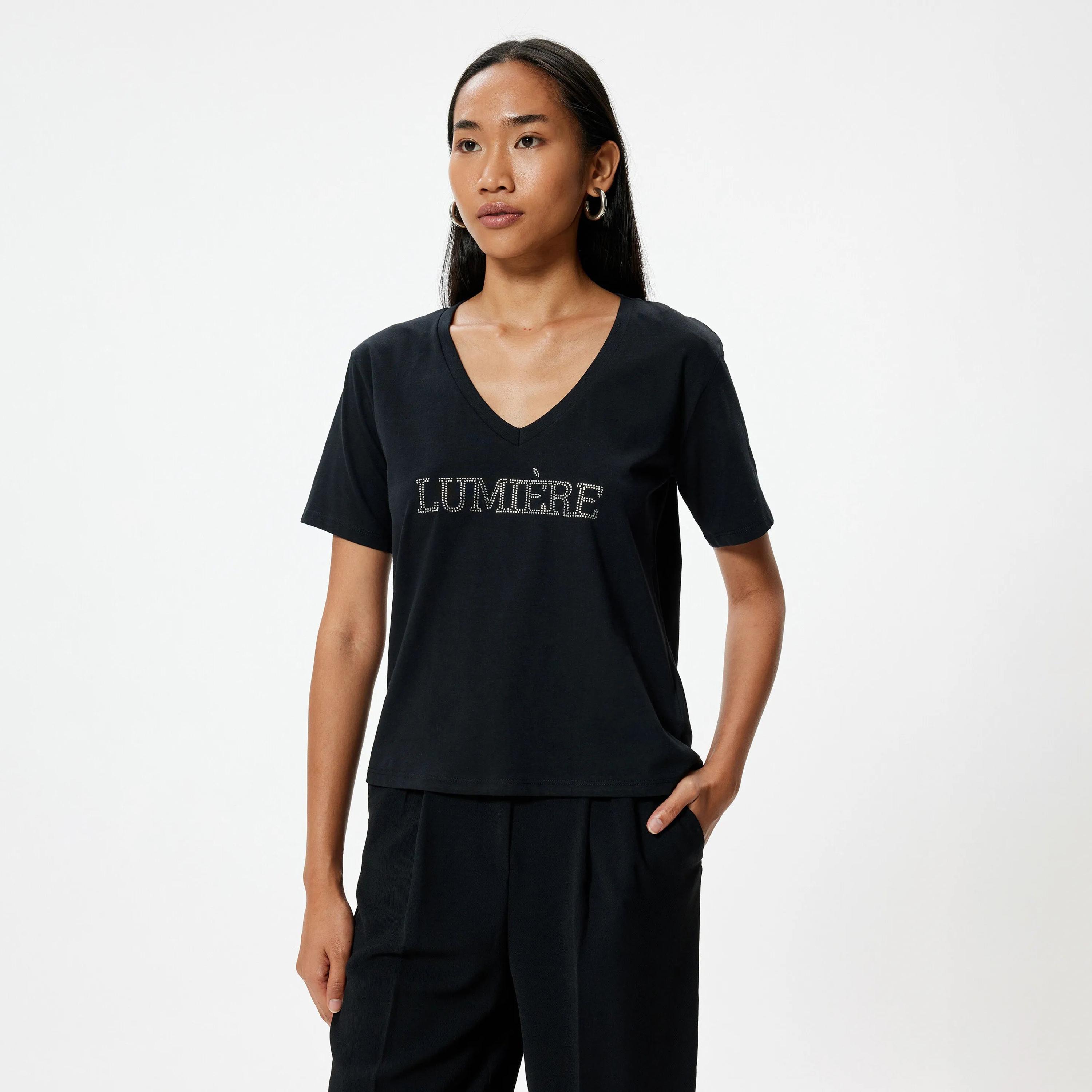 تي شيرت نسائي قطني بتفاصيل حجر أسود من كوتون-women-clothing-tshirts-image-1