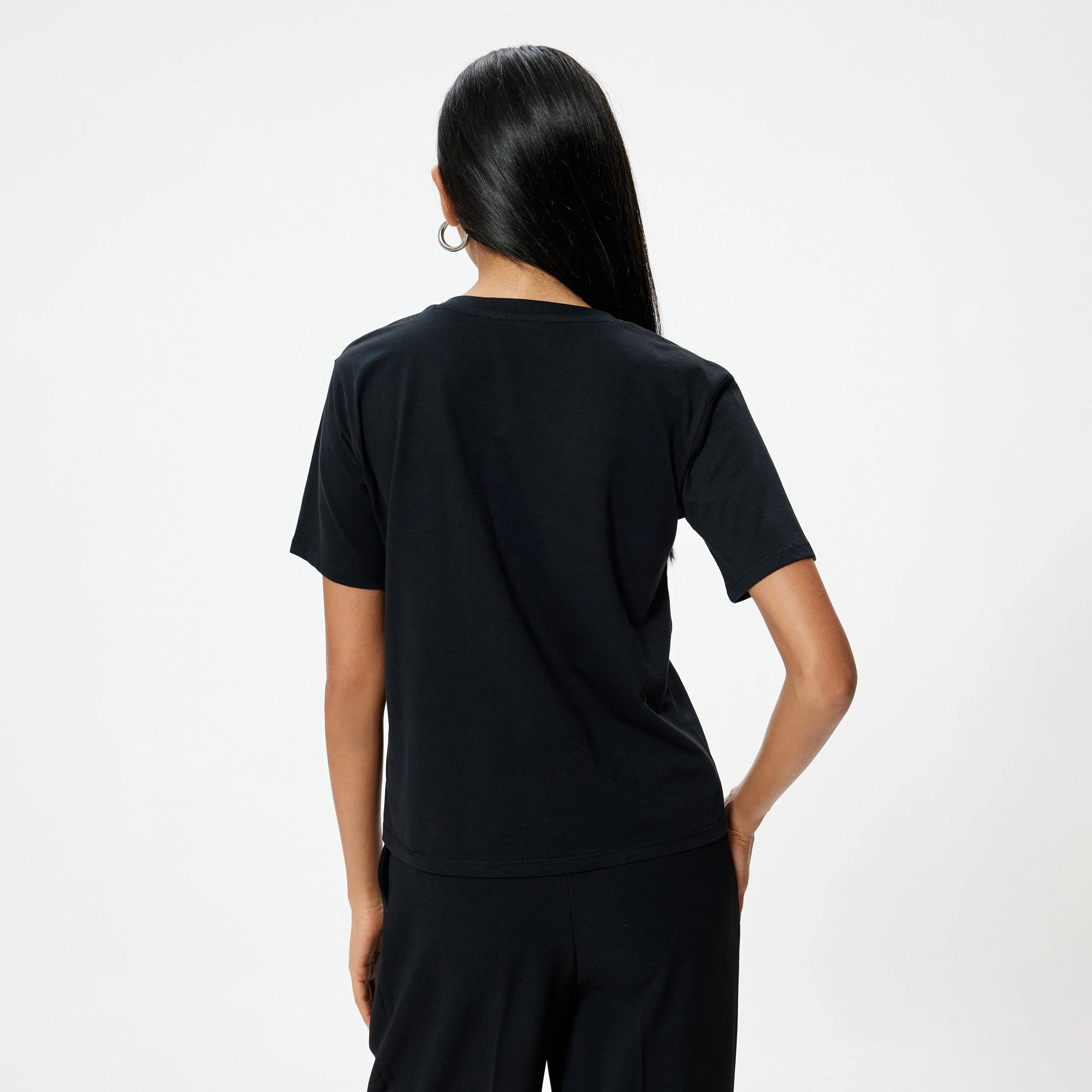 تي شيرت نسائي قطني بتفاصيل حجر أسود من كوتون-women-clothing-tshirts-image-3