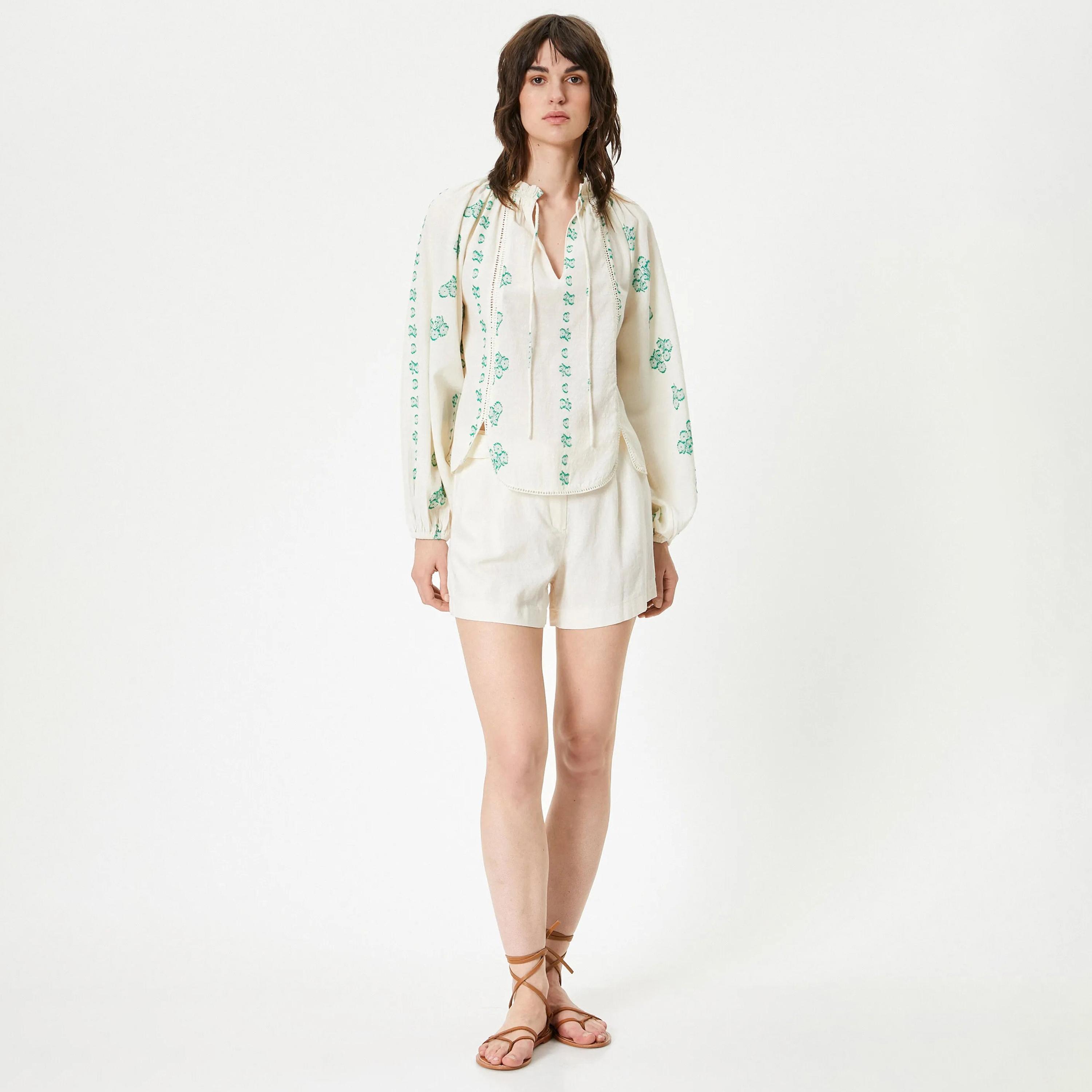 بلوزة نسائية من القطن باللون البيج المزهر بربطة عنق من كوتون-women-clothing-shirtsandblouses-blouses-image-2