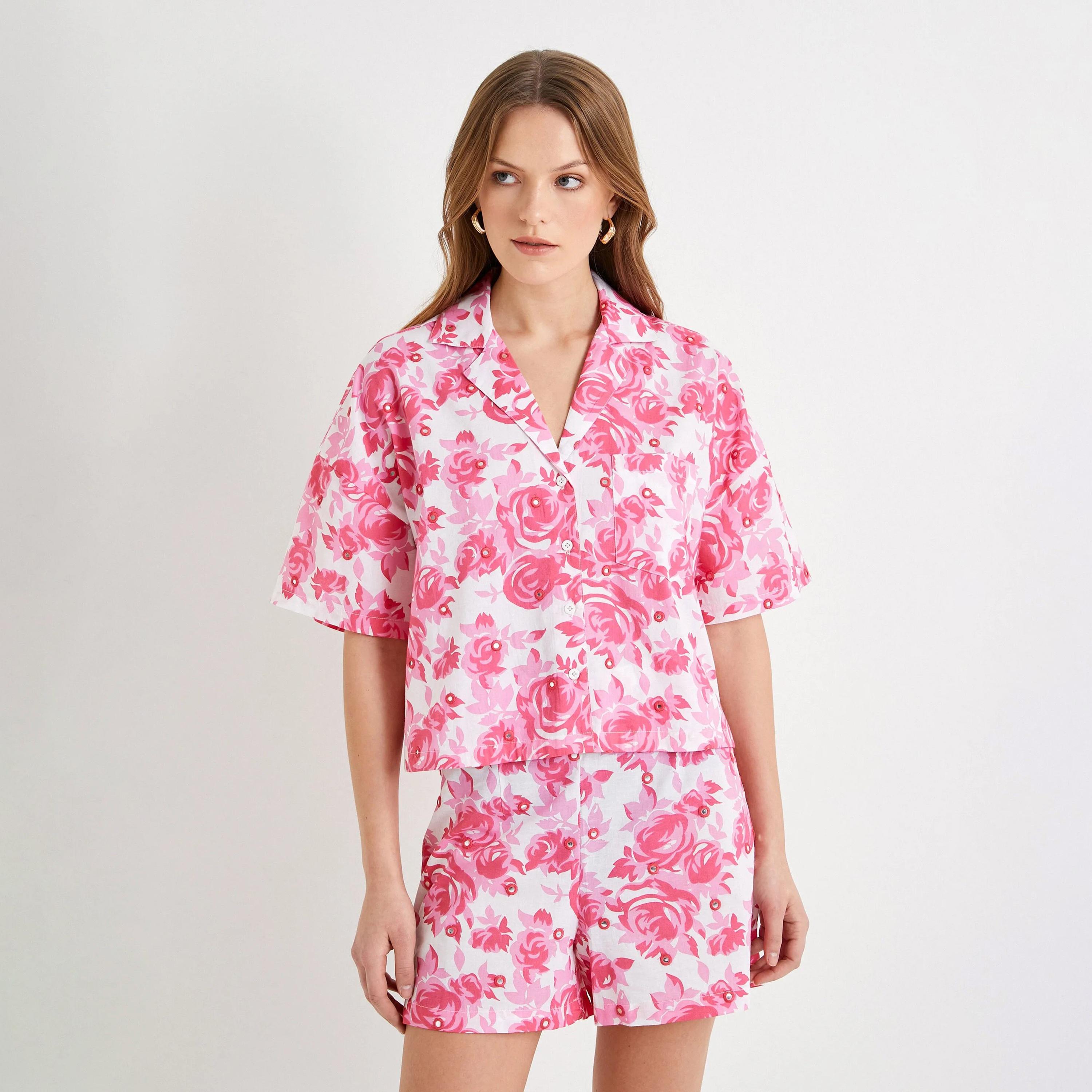 قميص نسائي بطبعة زهور وياقة منتجعية مع مرآة من كوتون-women-clothing-shirtsandblouses-shirts-image-5