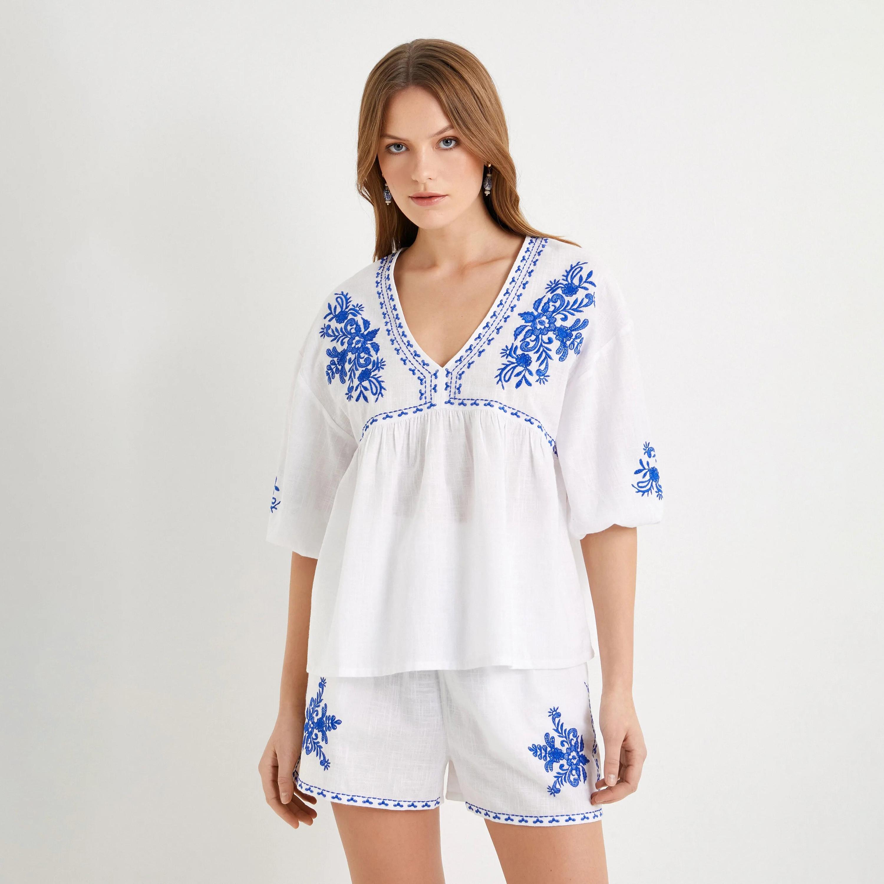 بلوزة نسائية بأكمام منفوخة مطرزة باللون الأبيض من كوتون-women-clothing-shirtsandblouses-blouses-image-1