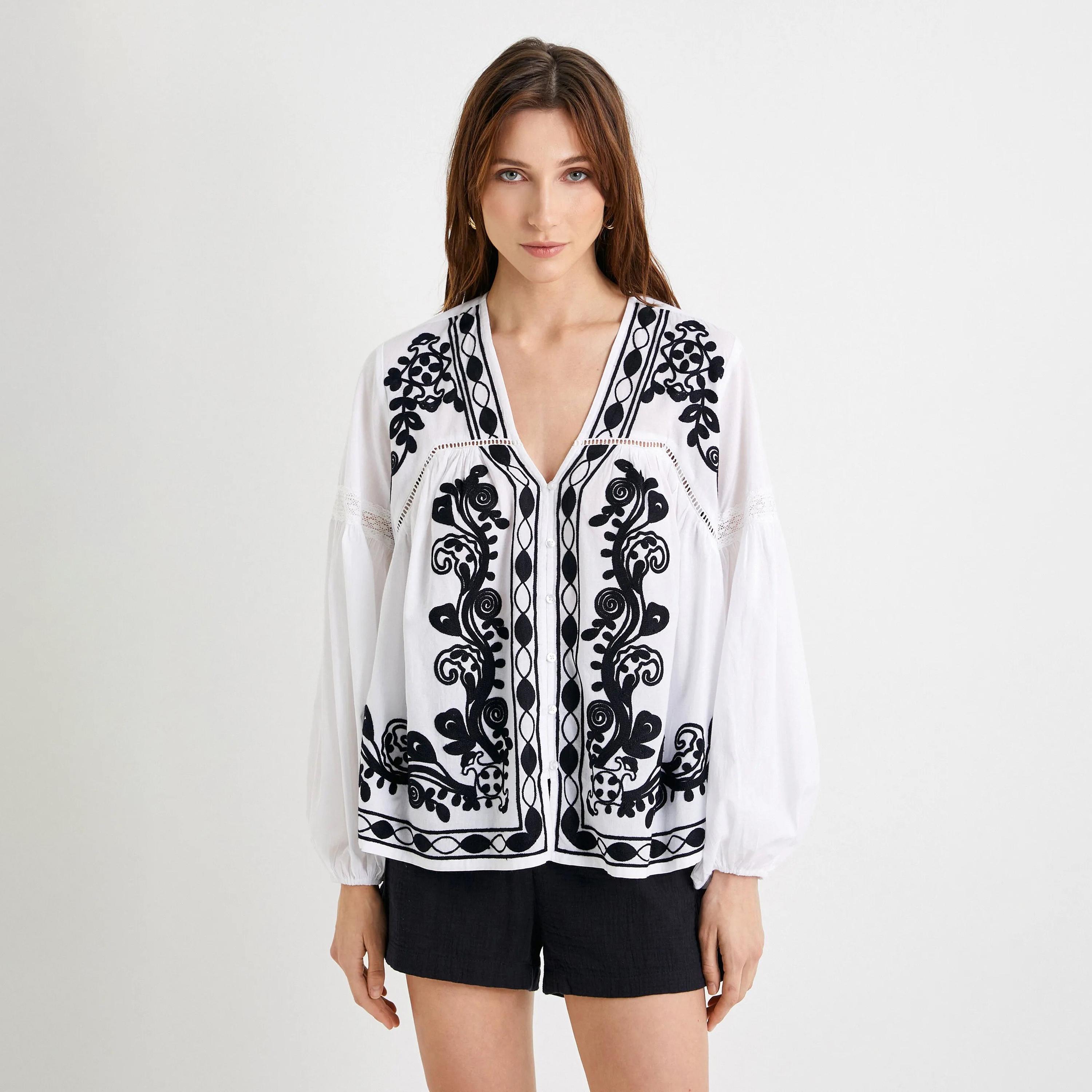 بلوزة نسائية بأكمام منفوخة مطرزة باللون الأبيض من كوتون-women-clothing-shirtsandblouses-blouses-image-1