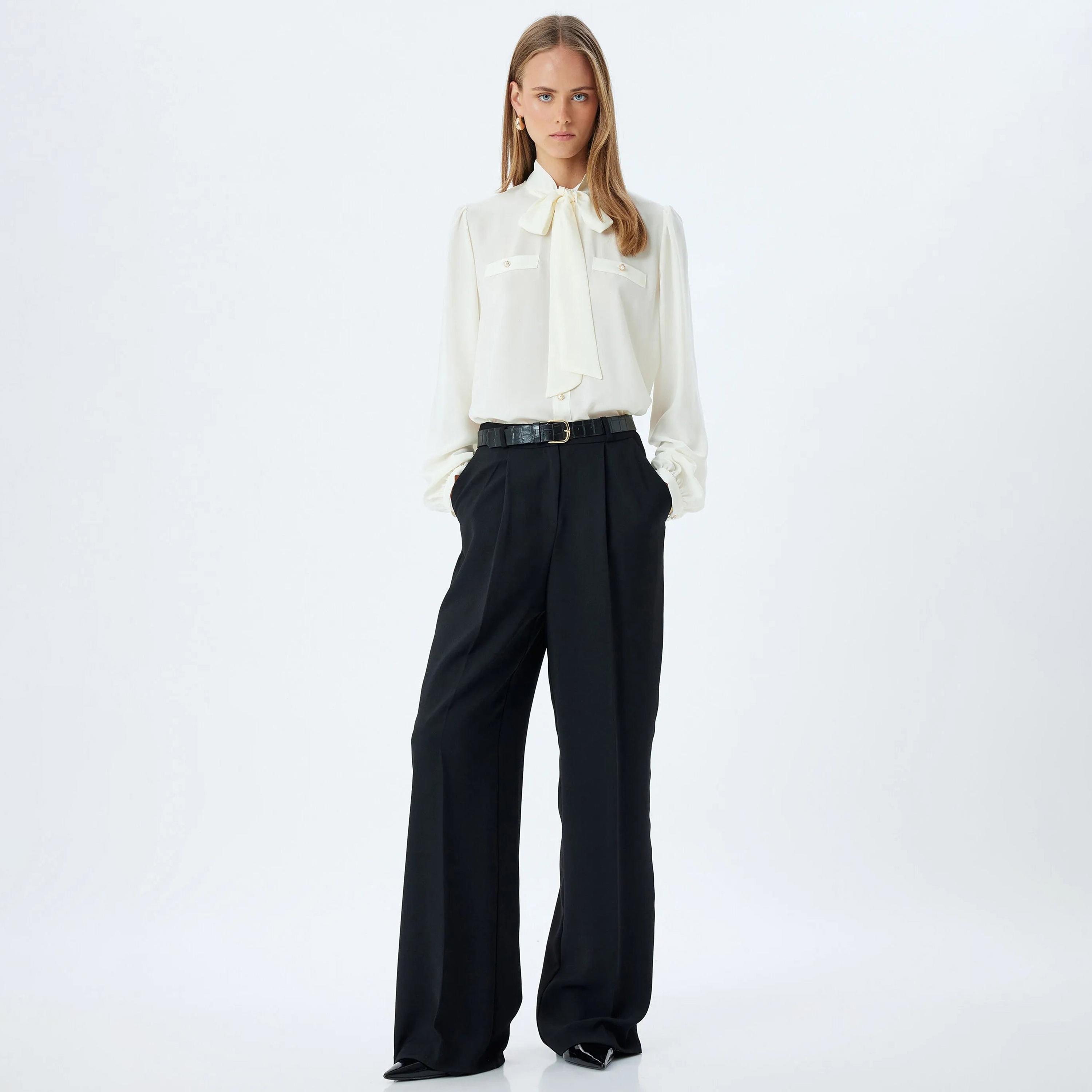بلوزة نسائية برباط على الرقبة باللون الكريمي من كوتون-women-clothing-shirtsandblouses-blouses-image-2