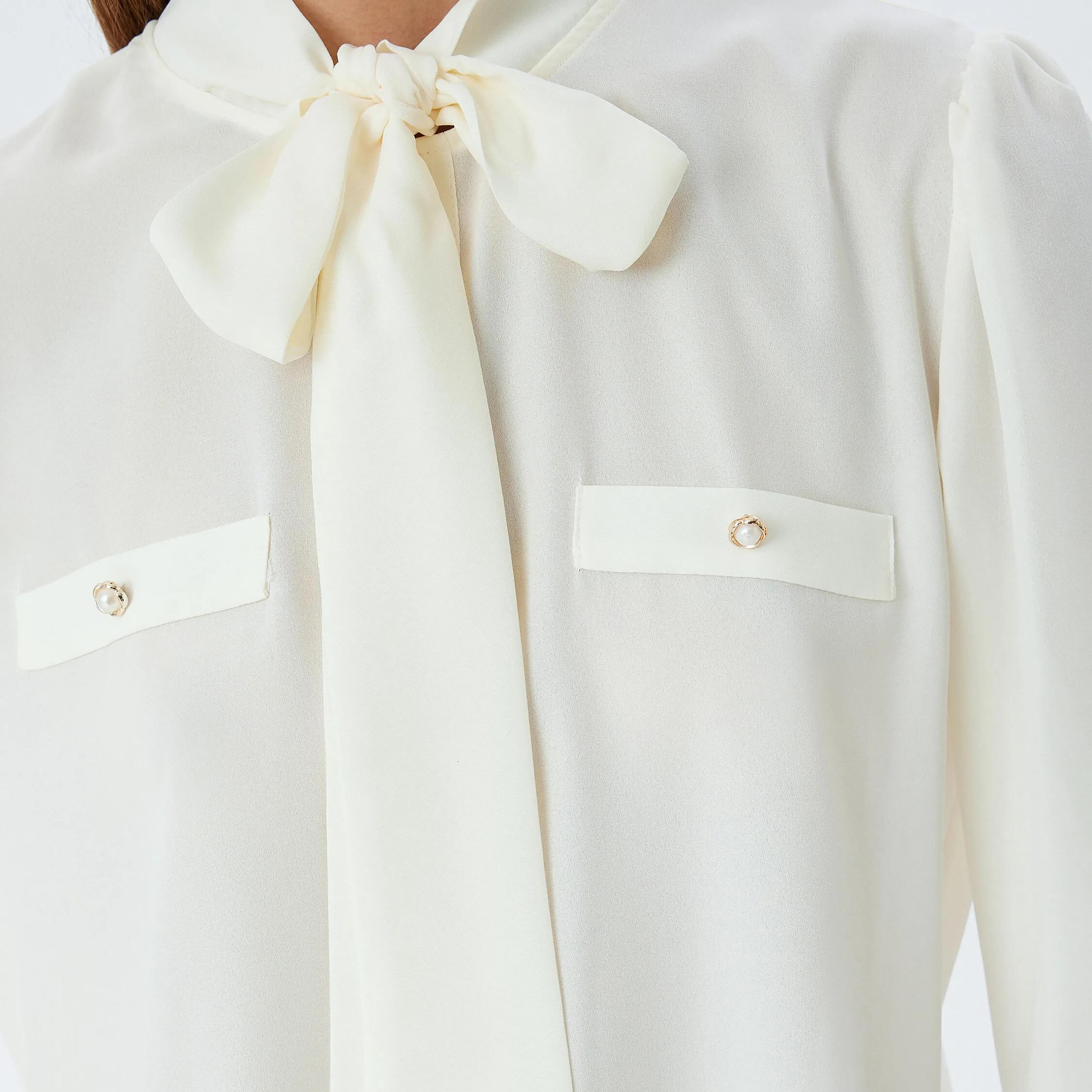 بلوزة نسائية برباط على الرقبة باللون الكريمي من كوتون-women-clothing-shirtsandblouses-blouses-image-4