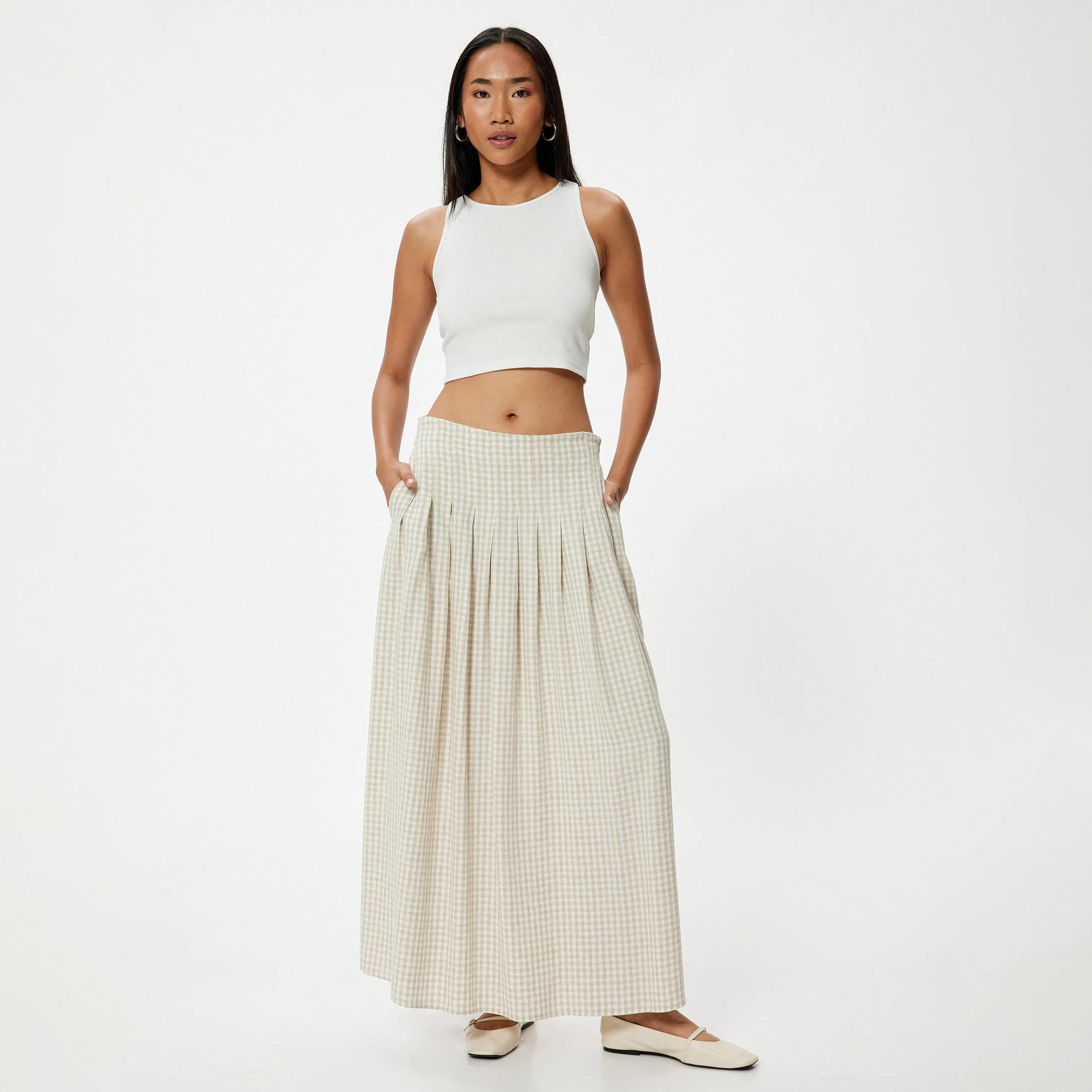 تنورة نسائية بيج منقوشة ومطوية بسحاب مخفي من كوتون-women-clothing-bottoms-skirts-image-2