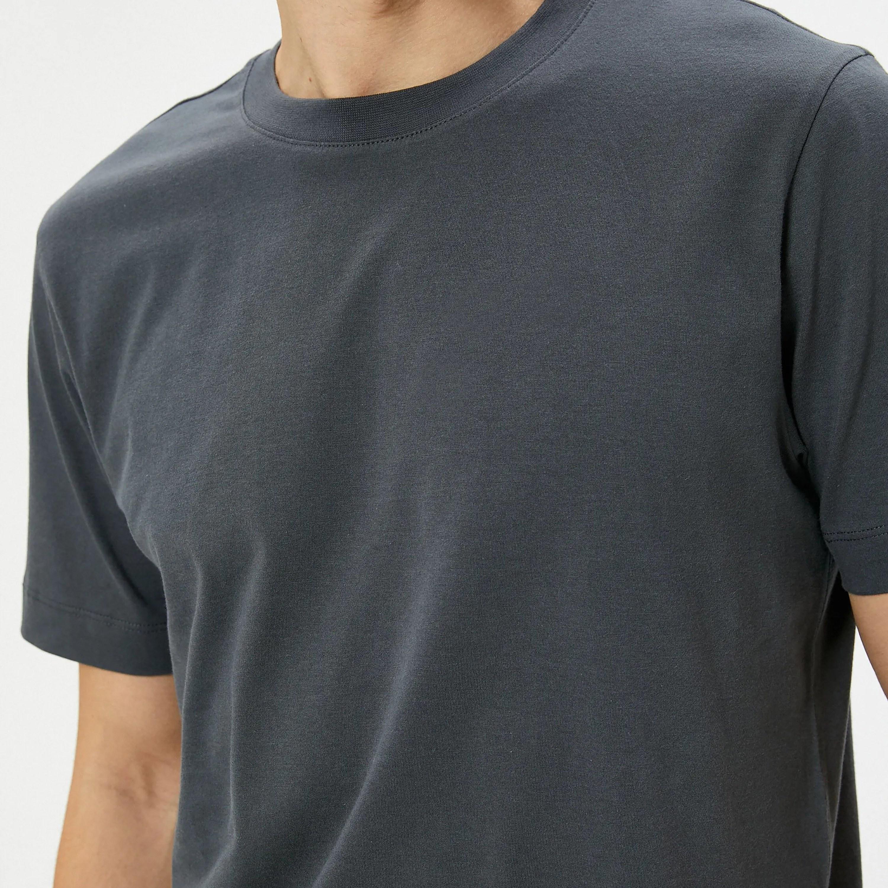 KOTON Plain Crew Neck Short Sleeves Men's T-Shirt-men-clothing-tshirtsandpolos-tshirts-image-3