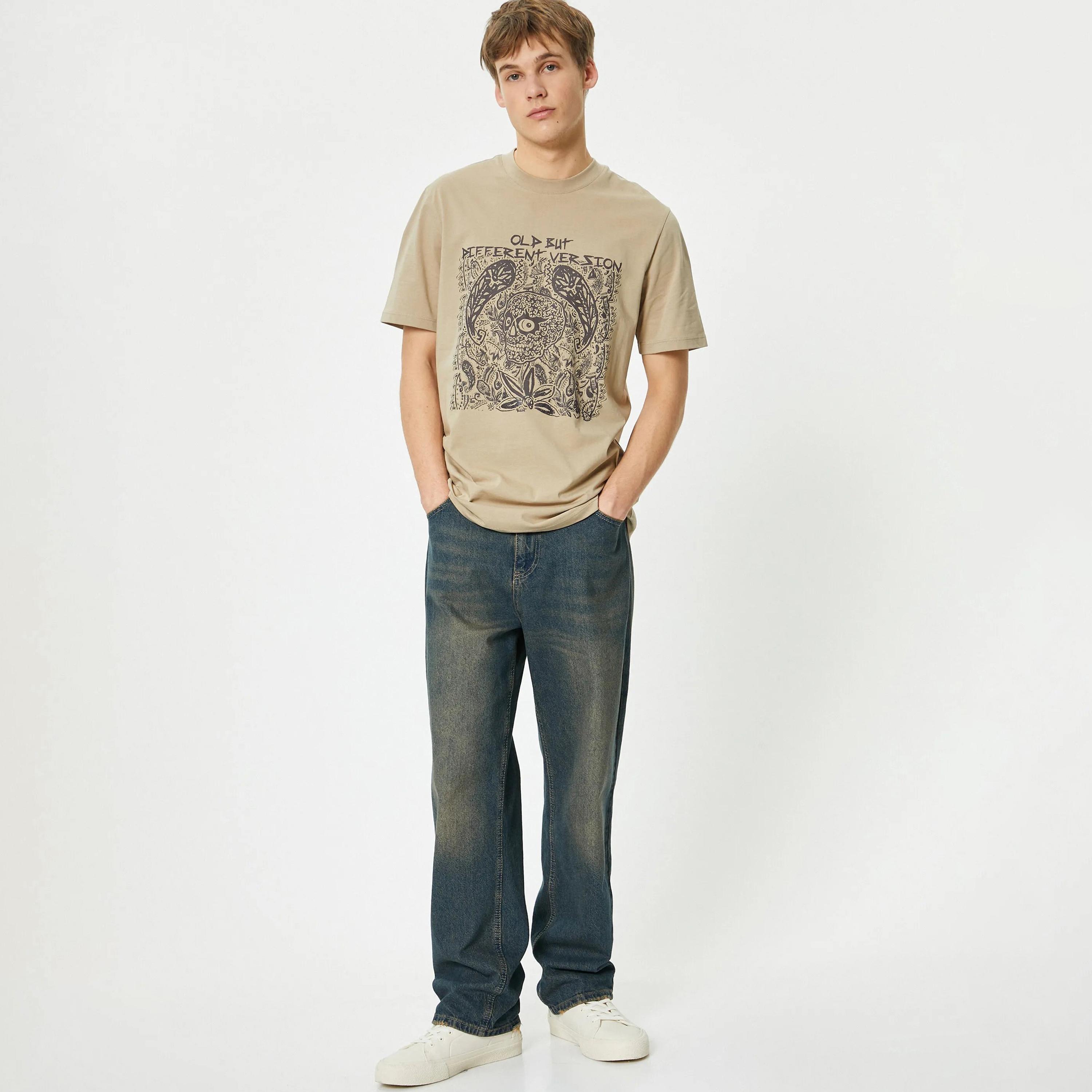 تي شيرت رجالي بأكمام قصيرة ورقبة دائرية ورسومات جرافيكية من كوتون-men-clothing-tshirtsandpolos-tshirts-image-2