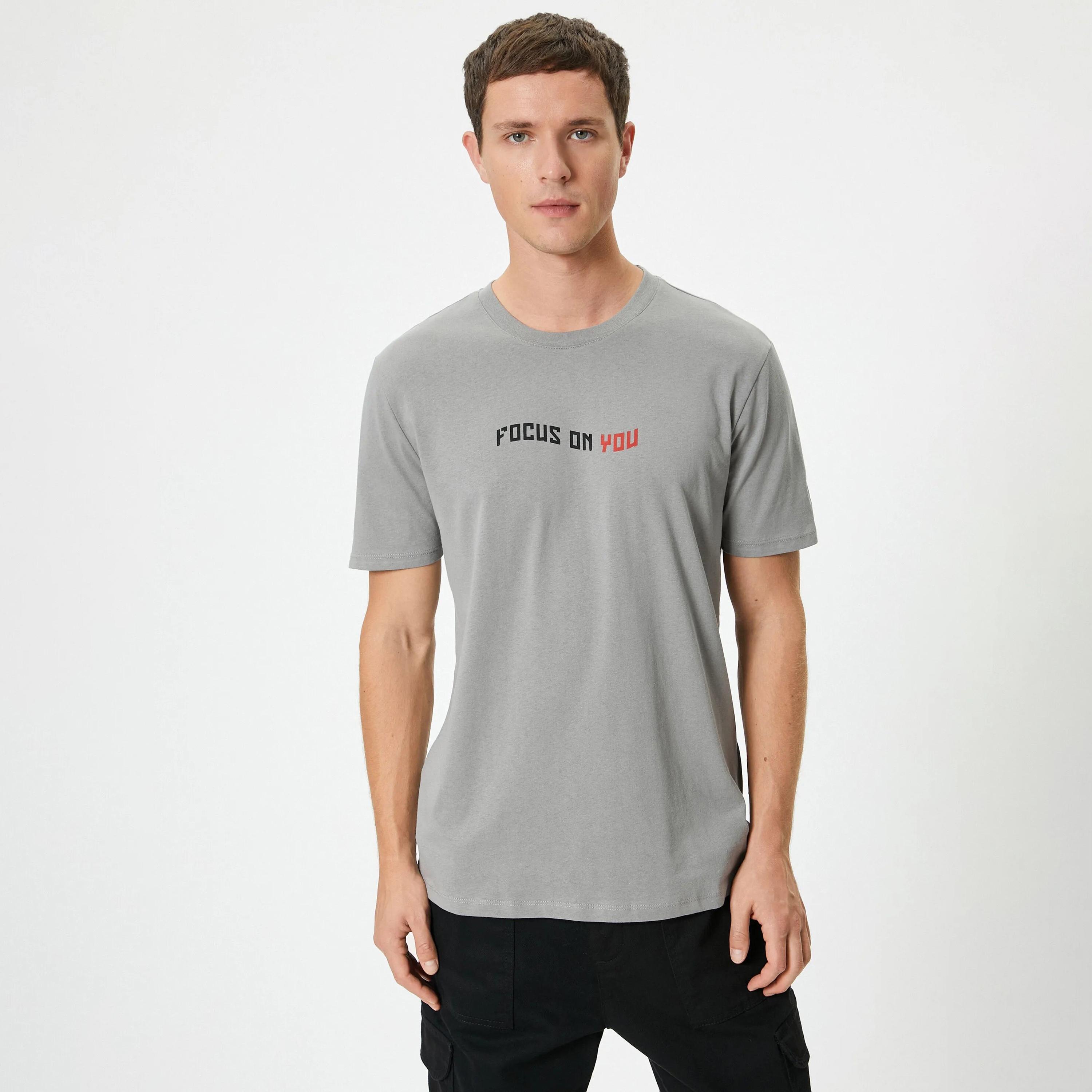 تي شيرت رجالي بأكمام قصيرة ورقبة دائرية وطبعة نصية من كوتون-men-clothing-tshirtsandpolos-tshirts-image-1