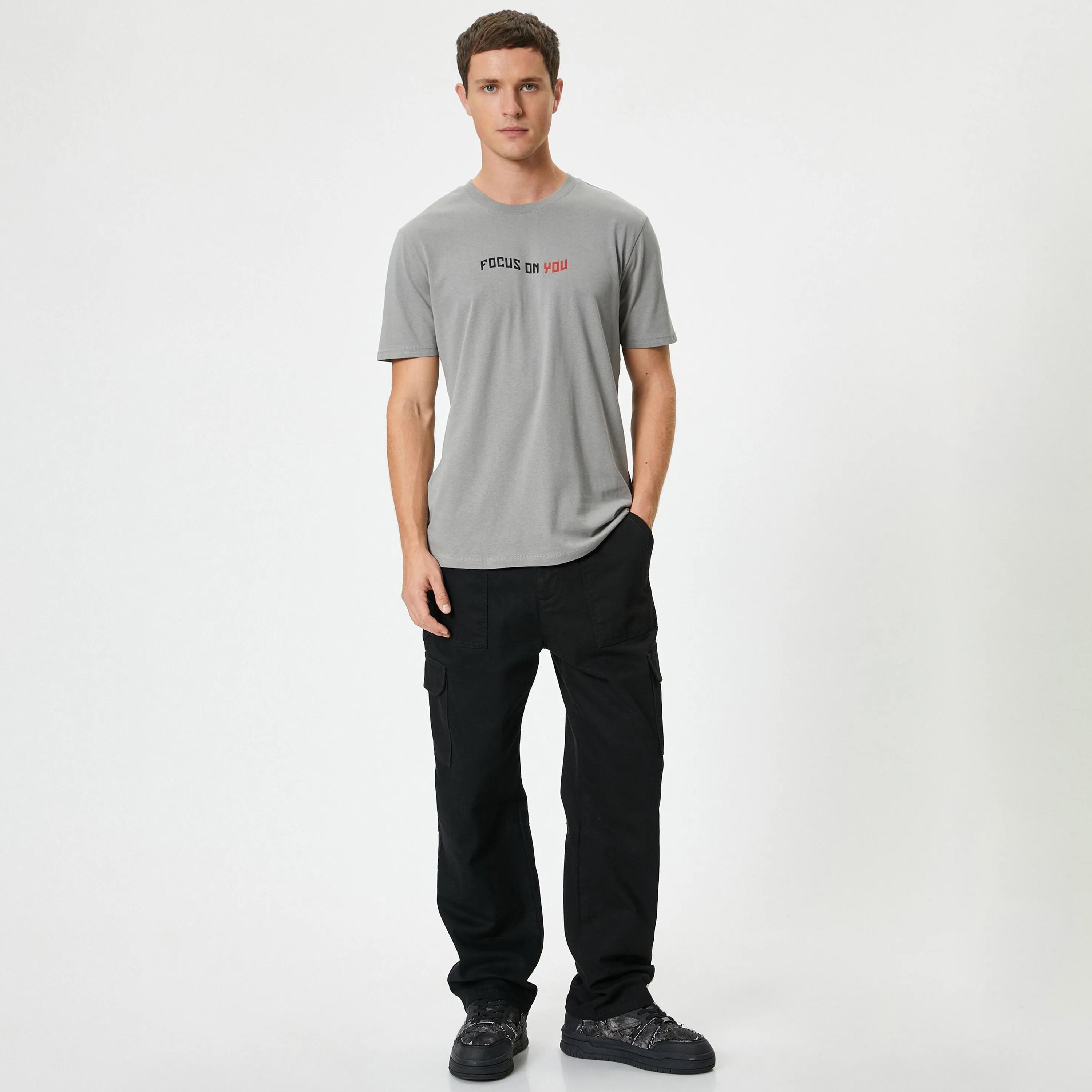 تي شيرت رجالي بأكمام قصيرة ورقبة دائرية وطبعة نصية من كوتون-men-clothing-tshirtsandpolos-tshirts-image-2