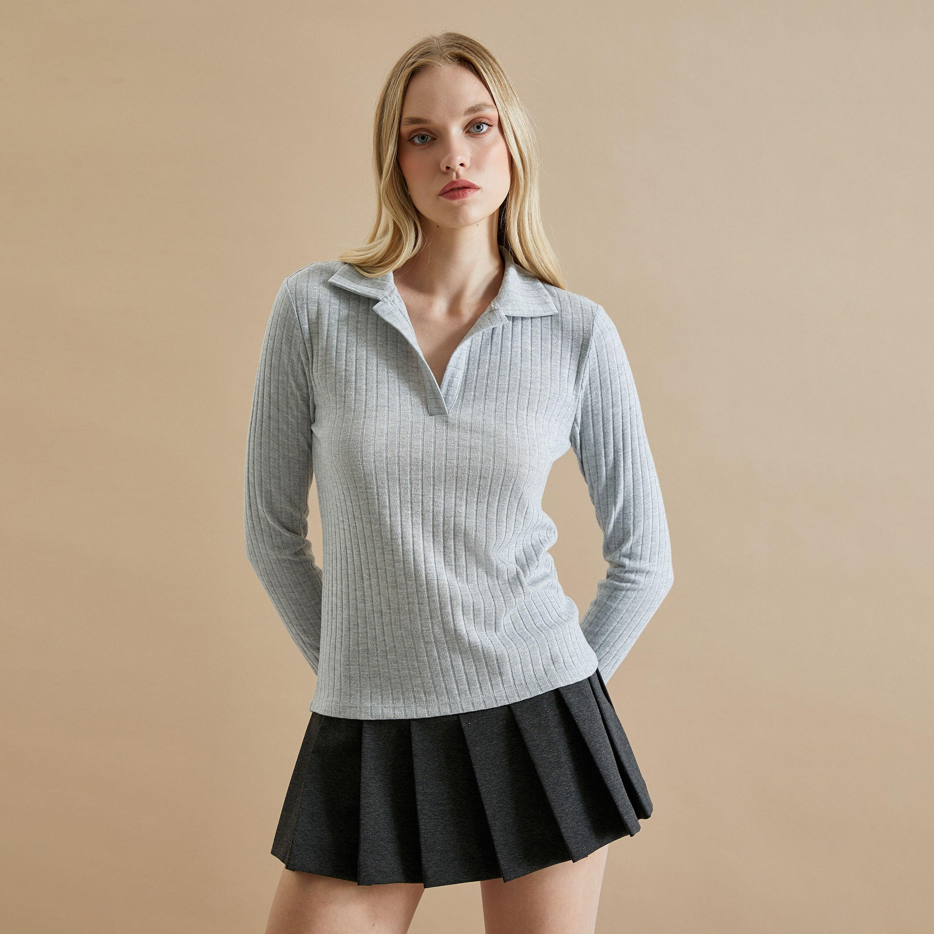 سترة نسائية مضلعة ميتاليك بلون رمادي وياقة قميص من كوتون-women-winterwear-cardigansandjumpers-jumpers-image-1