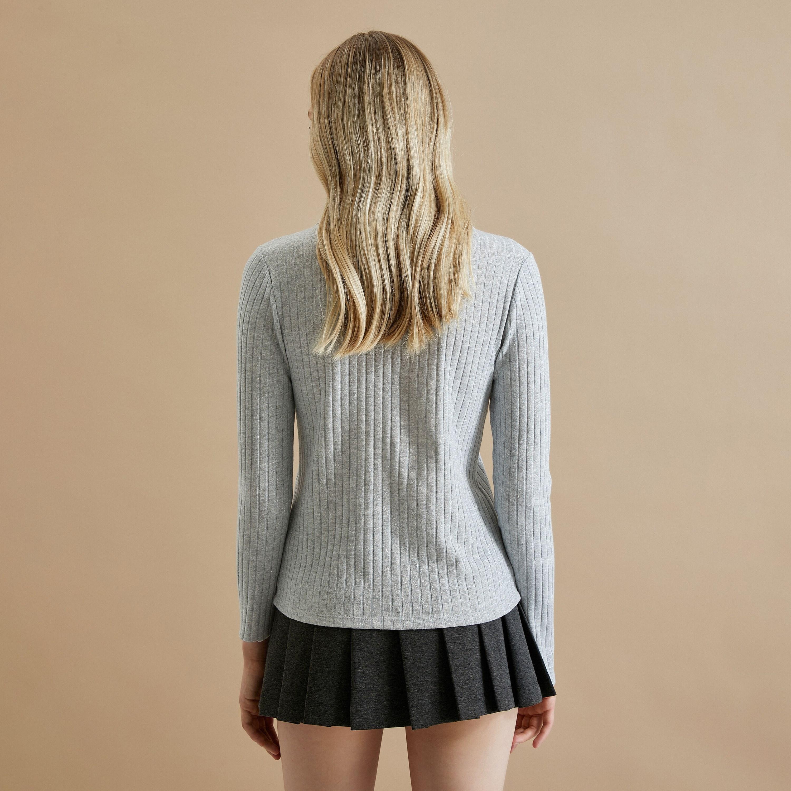 سترة نسائية مضلعة ميتاليك بلون رمادي وياقة قميص من كوتون-women-winterwear-cardigansandjumpers-jumpers-image-3