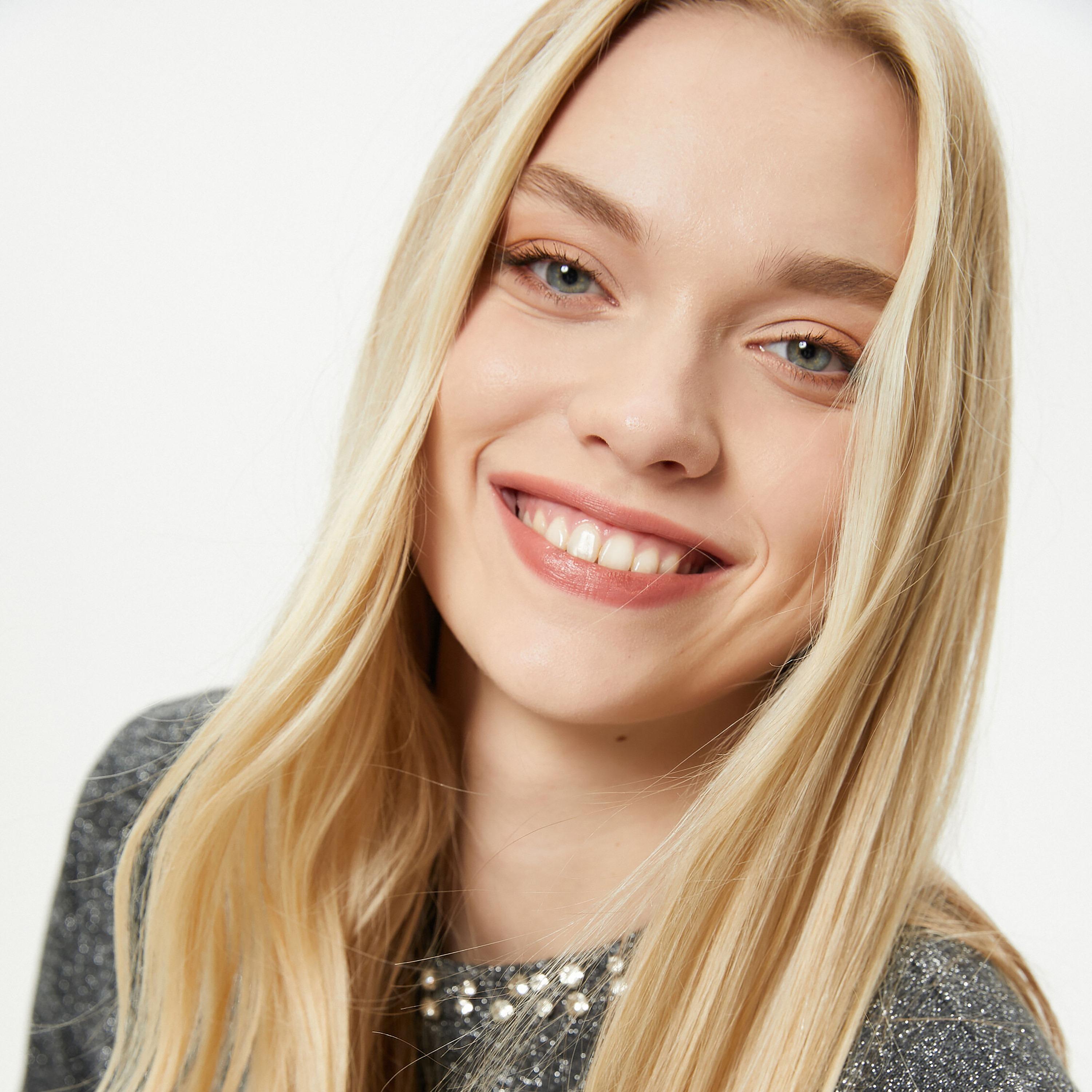 كنزة (بلوفر) نسائية مزينة بأحجار براقة بلون رمادي من كوتون-women-winterwear-cardigansandjumpers-jumpers-image-4