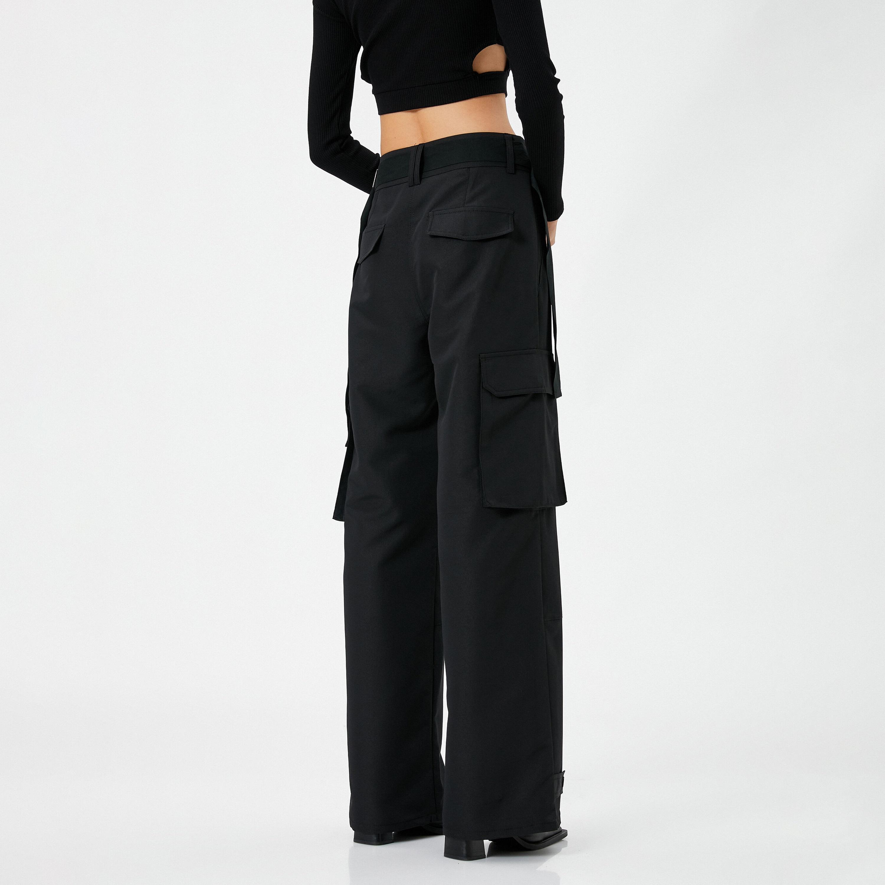 بنطال كارجو نسائي بقصة أرجل واسعة وسحاب بلون أسود من كوتون-women-clothing-bottoms-trousers-image-4