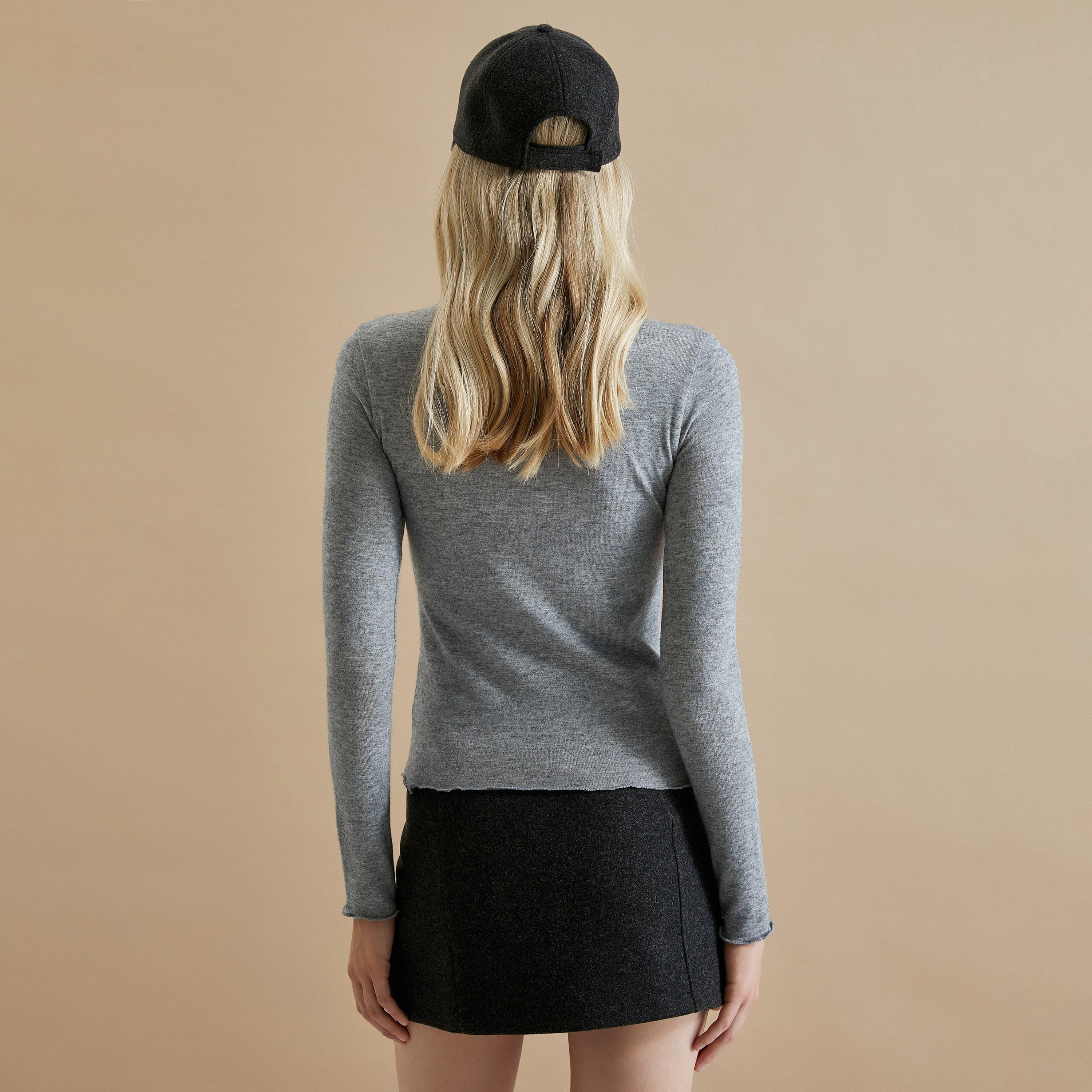 تيشيرت نسائي بلون رمادي وياقة عالية مرصع بأحجار الستراس من كوتون-women-clothing-tshirts-image-3