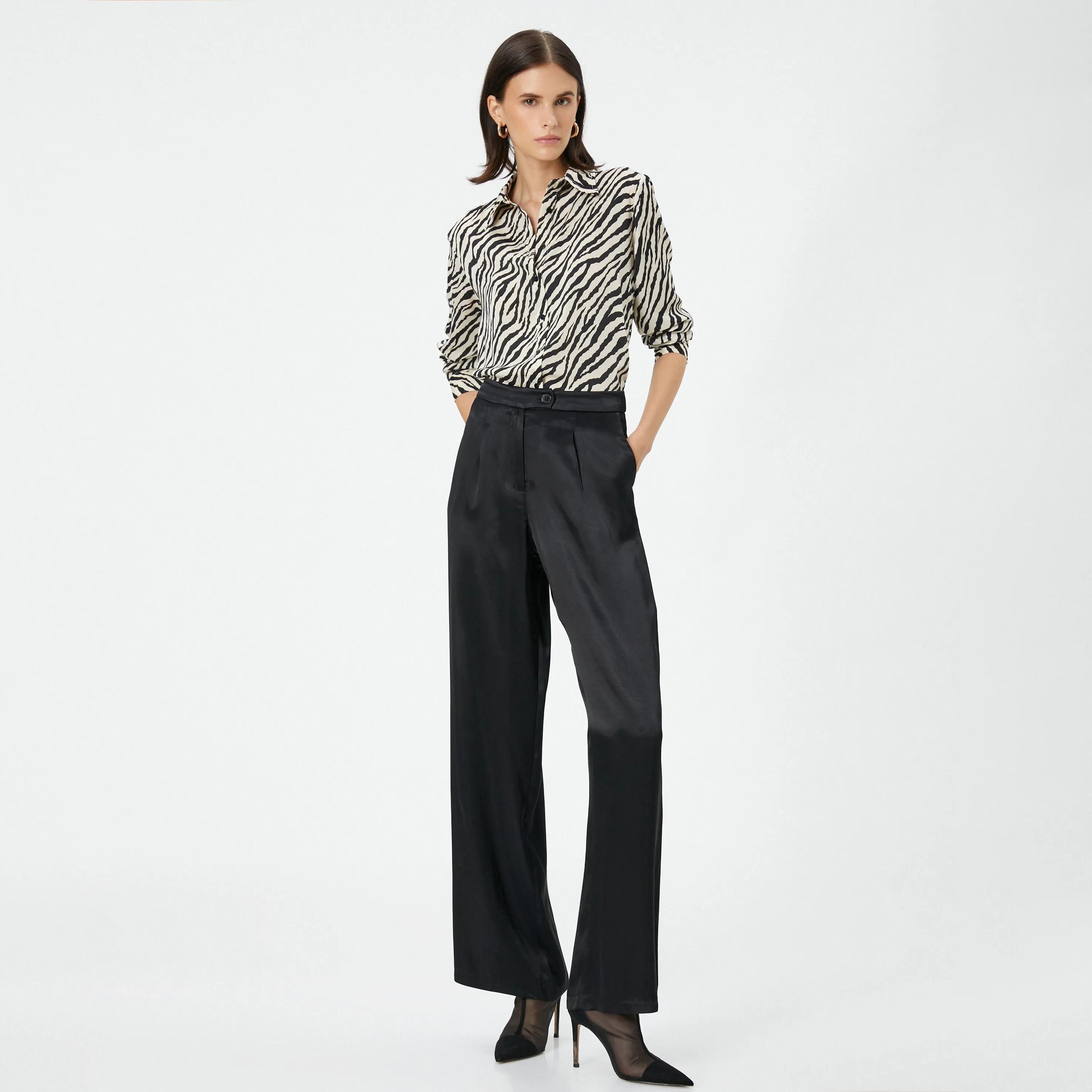 قميص نسائي أسود بطبعة تجريدية وياقة من كوتون-women-clothing-shirtsandblouses-shirts-image-2