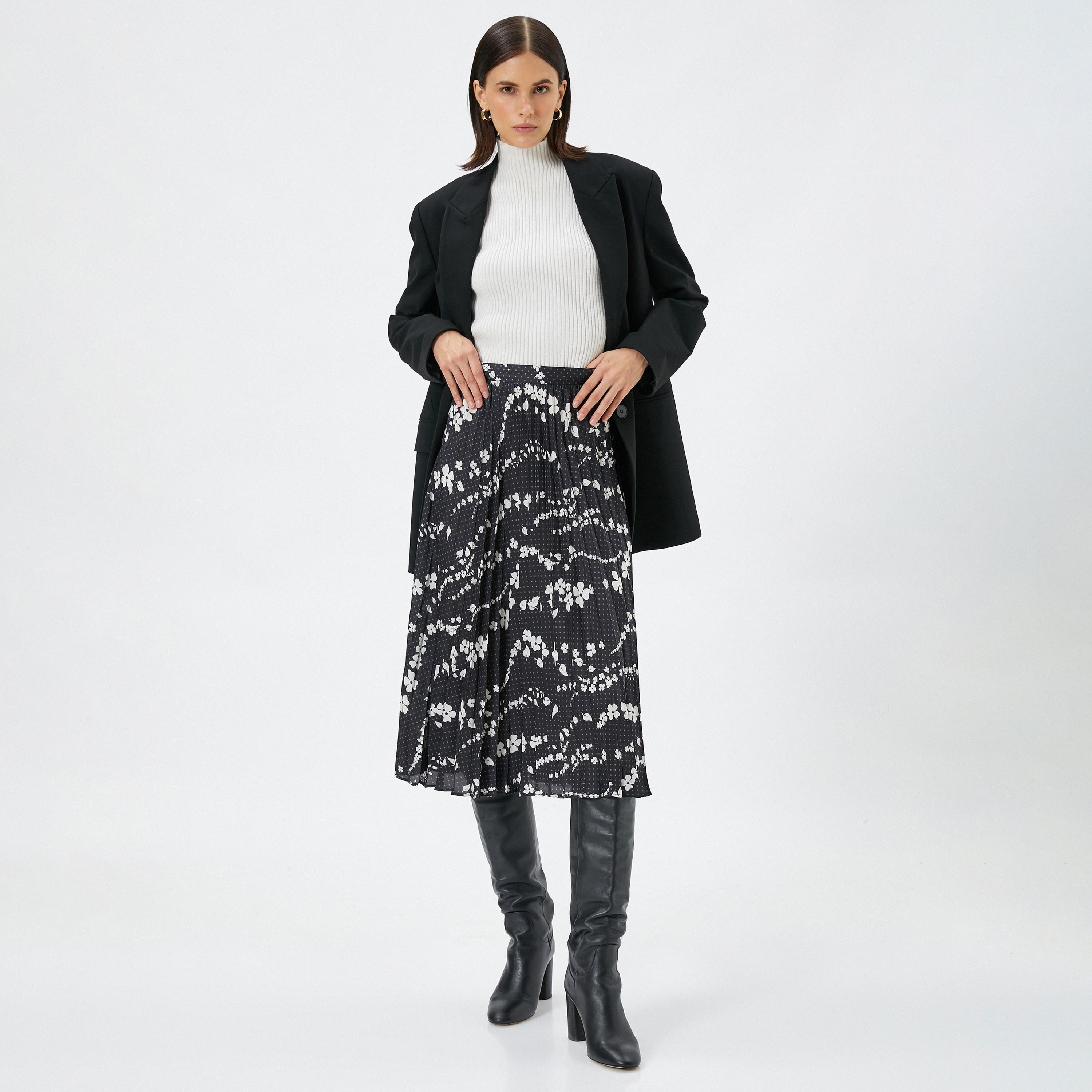 تنورة شيفون بكسرات وبطبعة زهور بلون أسود من كوتون-women-clothing-bottoms-skirts-image-2