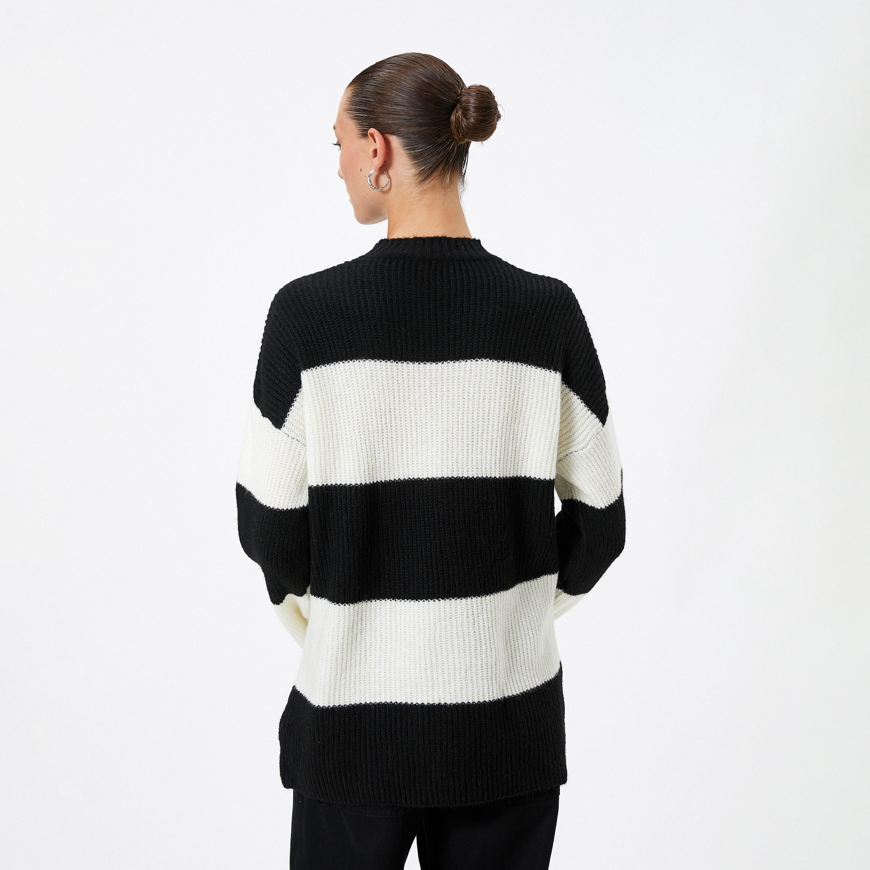 كنزة (بلوفر) نسائية مخططة بأكمام منسدلة بلون أبيض من كوتون-women-winterwear-cardigansandjumpers-jumpers-image-3