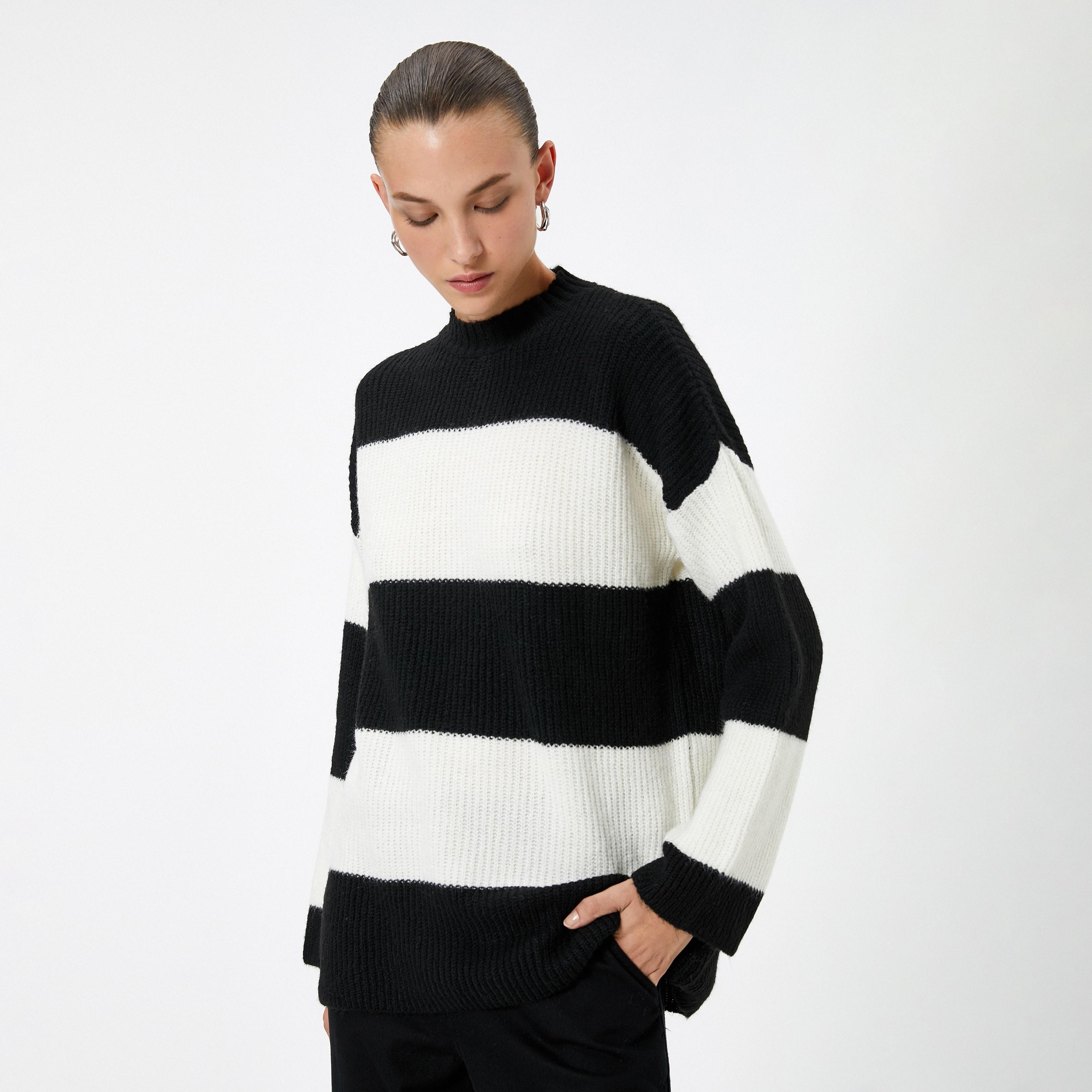 كنزة (بلوفر) نسائية مخططة بأكمام منسدلة بلون أبيض من كوتون-women-winterwear-cardigansandjumpers-jumpers-image-4