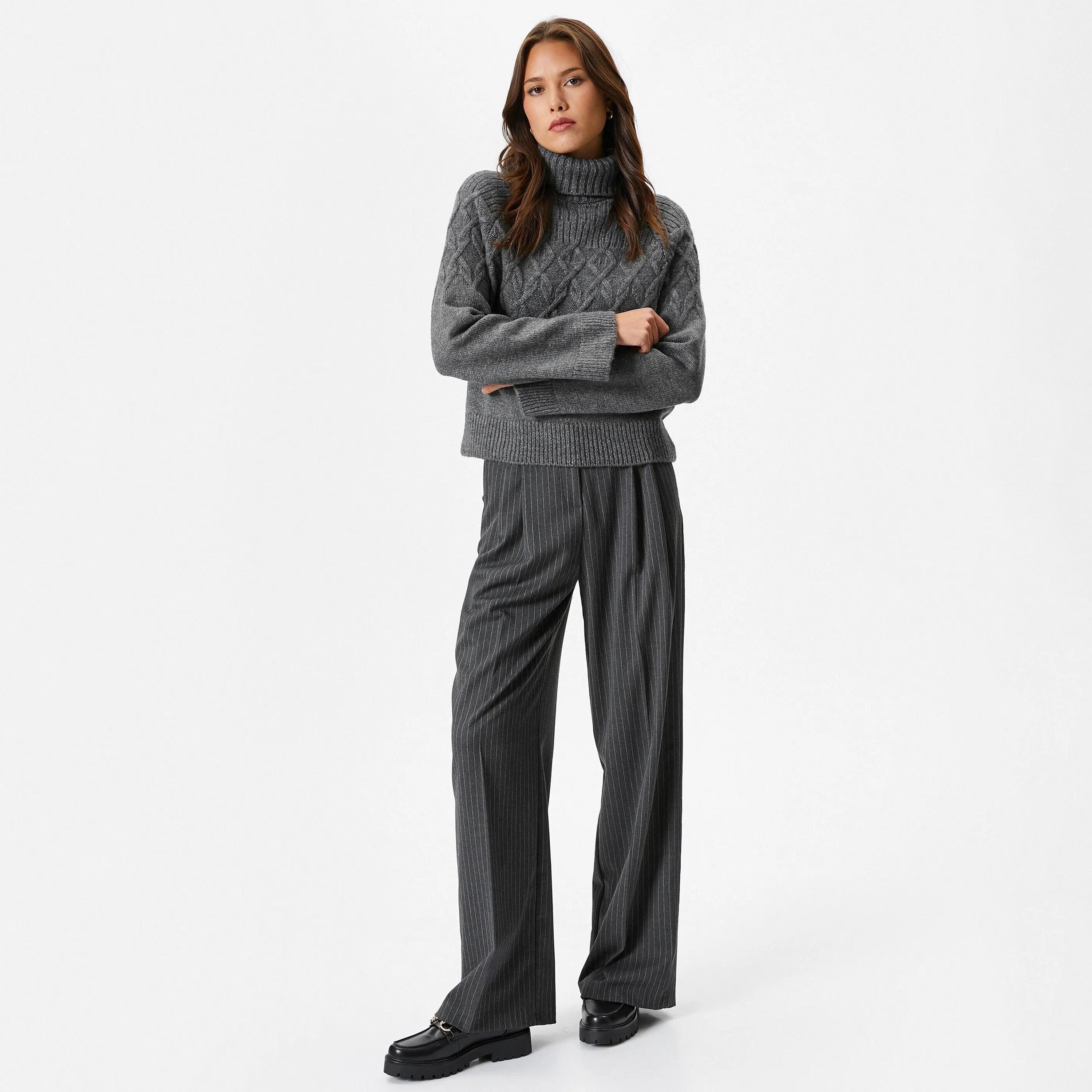 سترة نسائية رمادية محبوكة برقبة عالية من كوتون-women-winterwear-cardigansandjumpers-jumpers-image-2