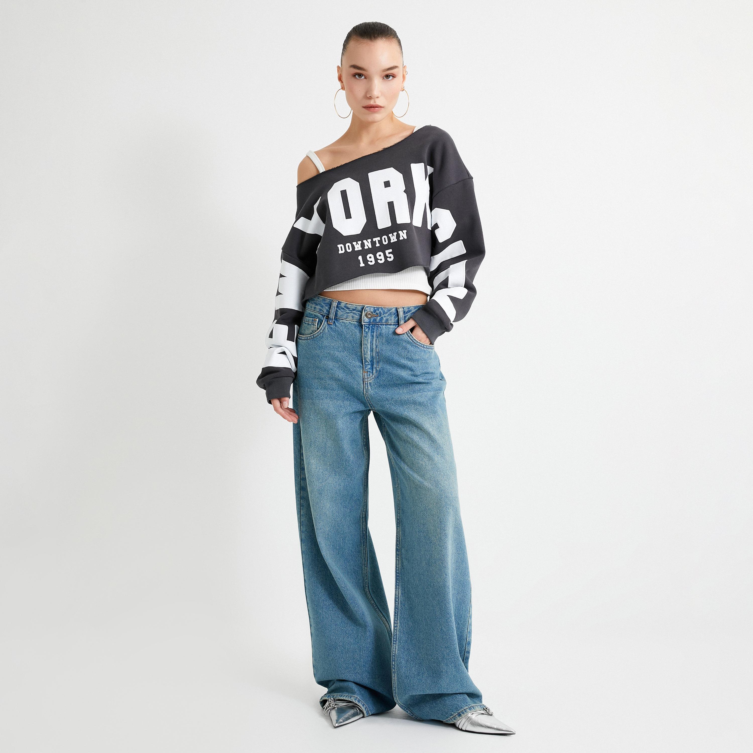 بنطال جينز نسائي بقصة أرجل واسعة ومظهر مغسول بخصر مرتفع من كوتون-women-clothing-bottoms-jeans-image-2