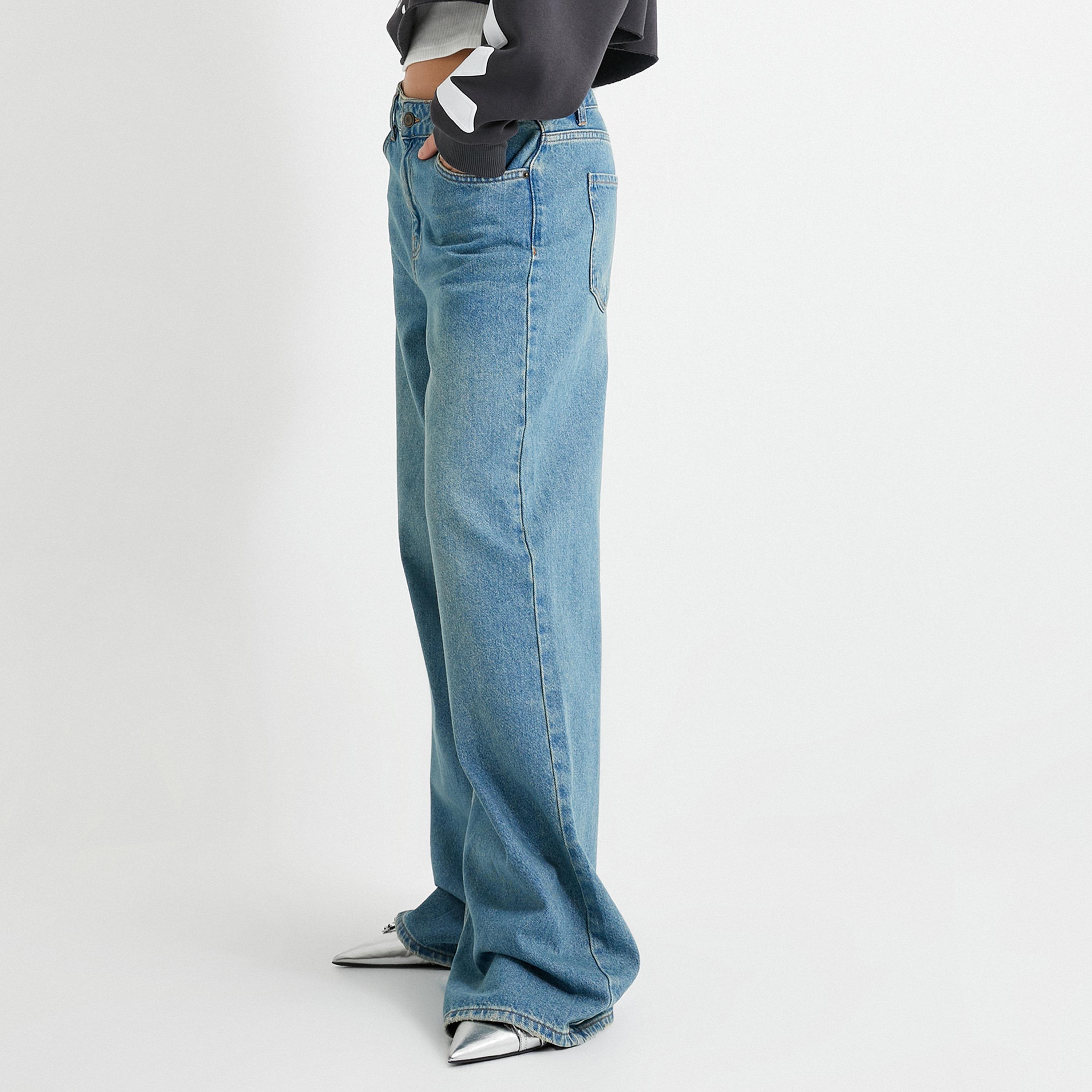 بنطال جينز نسائي بقصة أرجل واسعة ومظهر مغسول بخصر مرتفع من كوتون-women-clothing-bottoms-jeans-image-3