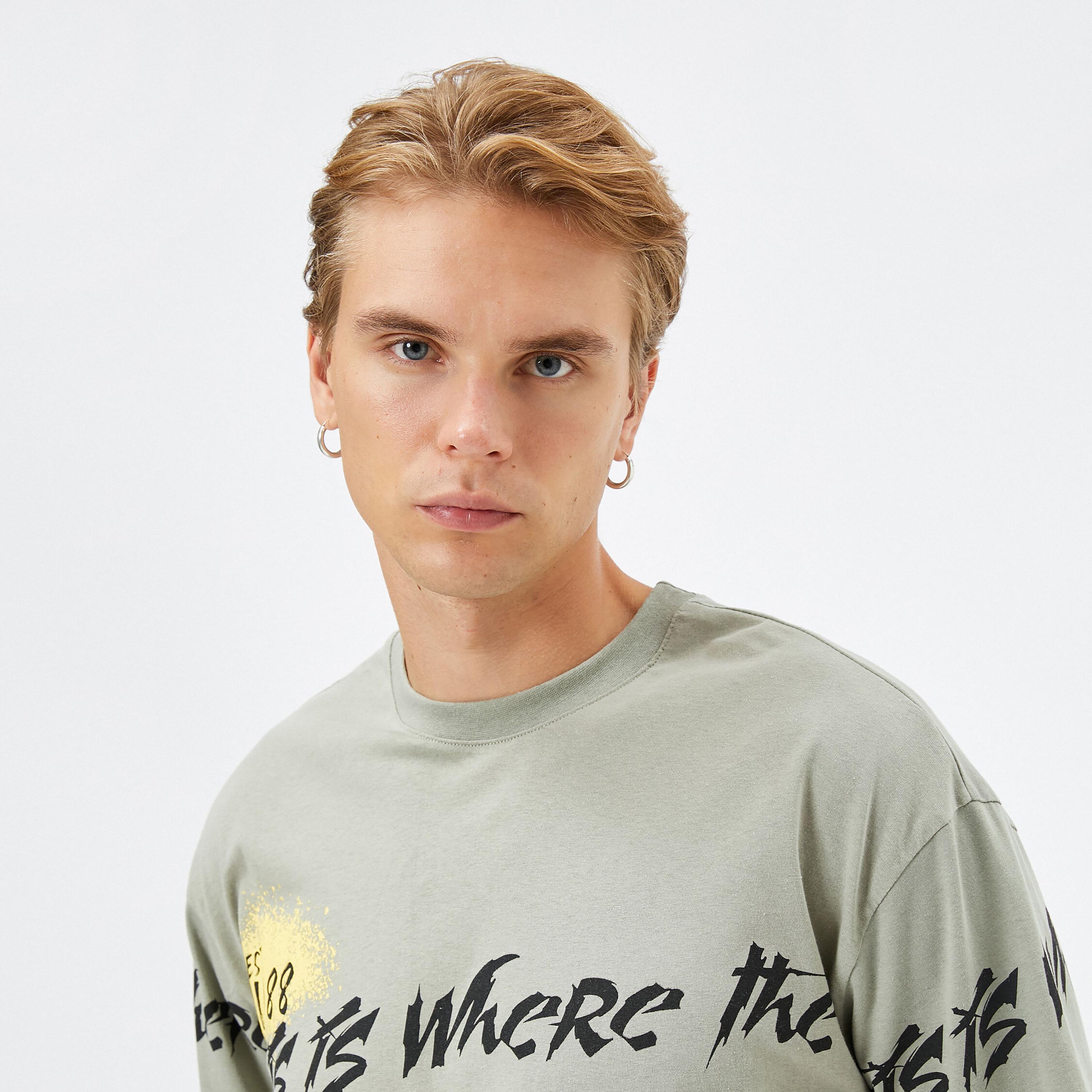 تي شيرت رجالي بأكمام قصيرة ورقبة دائرية وطبعة نصية من كوتون-men-clothing-tshirtsandpolos-tshirts-image-7