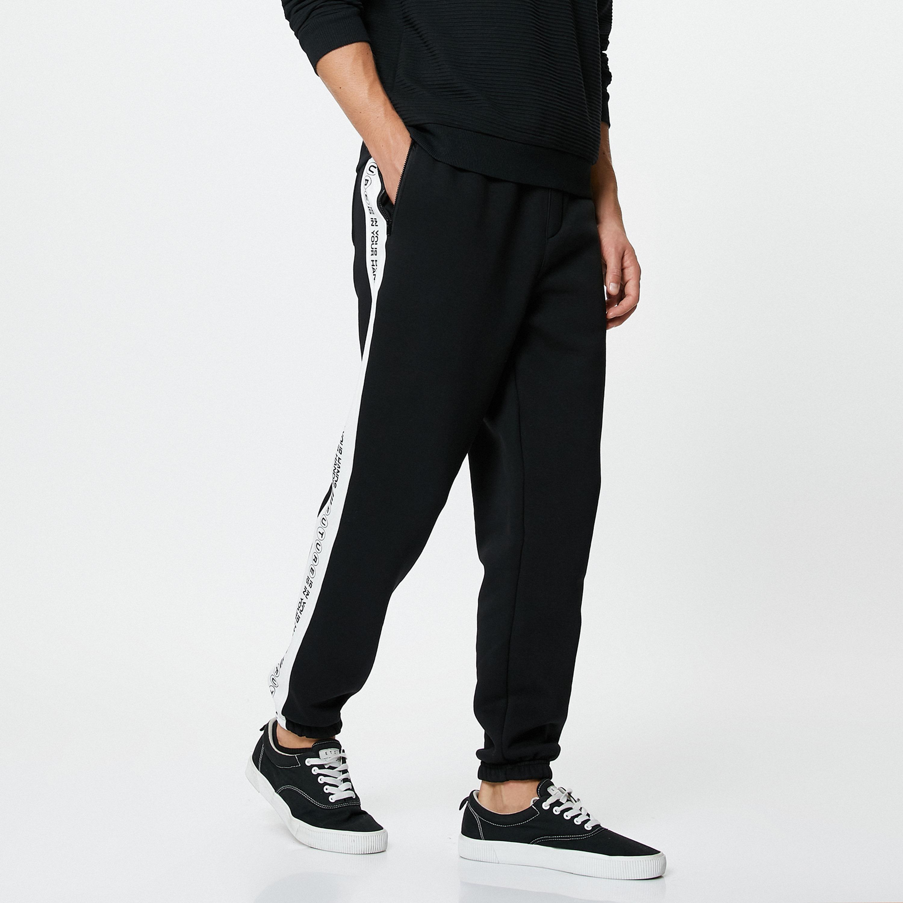 بنطال رياضي (ترينينغ) رجالي بقصة عادية وخصر متوسط الارتفاع برباط من كوتون-men-clothing-bottoms-joggers-image-3