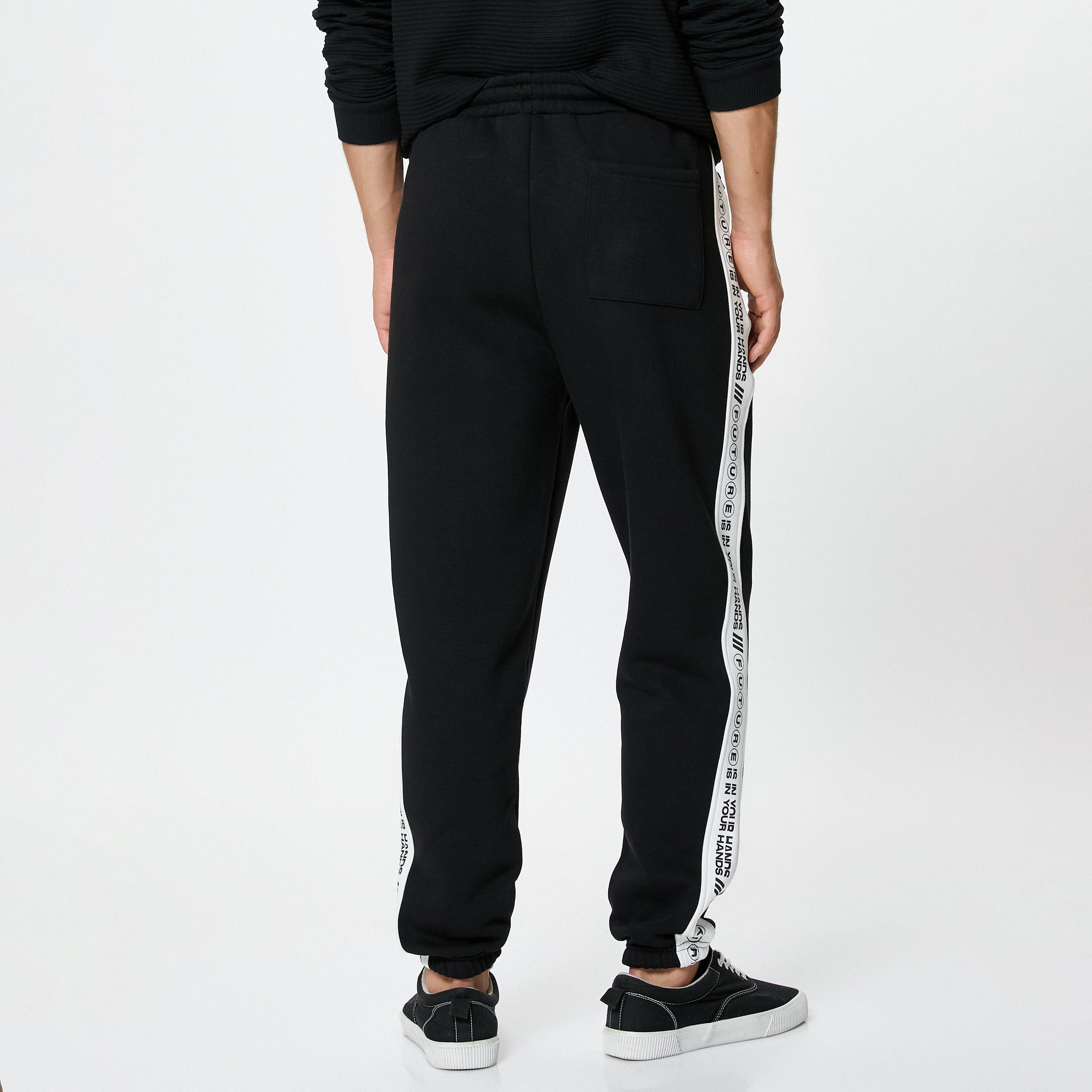 بنطال رياضي (ترينينغ) رجالي بقصة عادية وخصر متوسط الارتفاع برباط من كوتون-men-clothing-bottoms-joggers-image-4