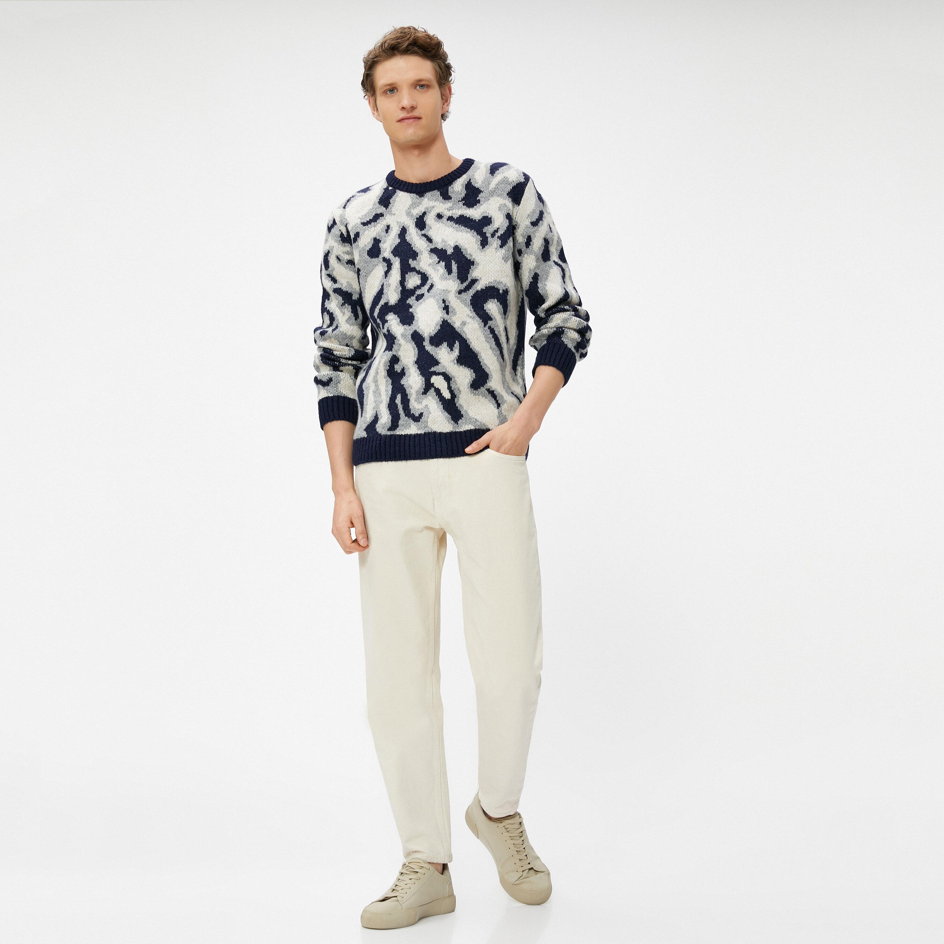 سويتر رجالي بياقة مستديرة وأكمام طويلة بطبعة تجريدية من كوتون-men-clothing-sweatersandpullovers-image-2