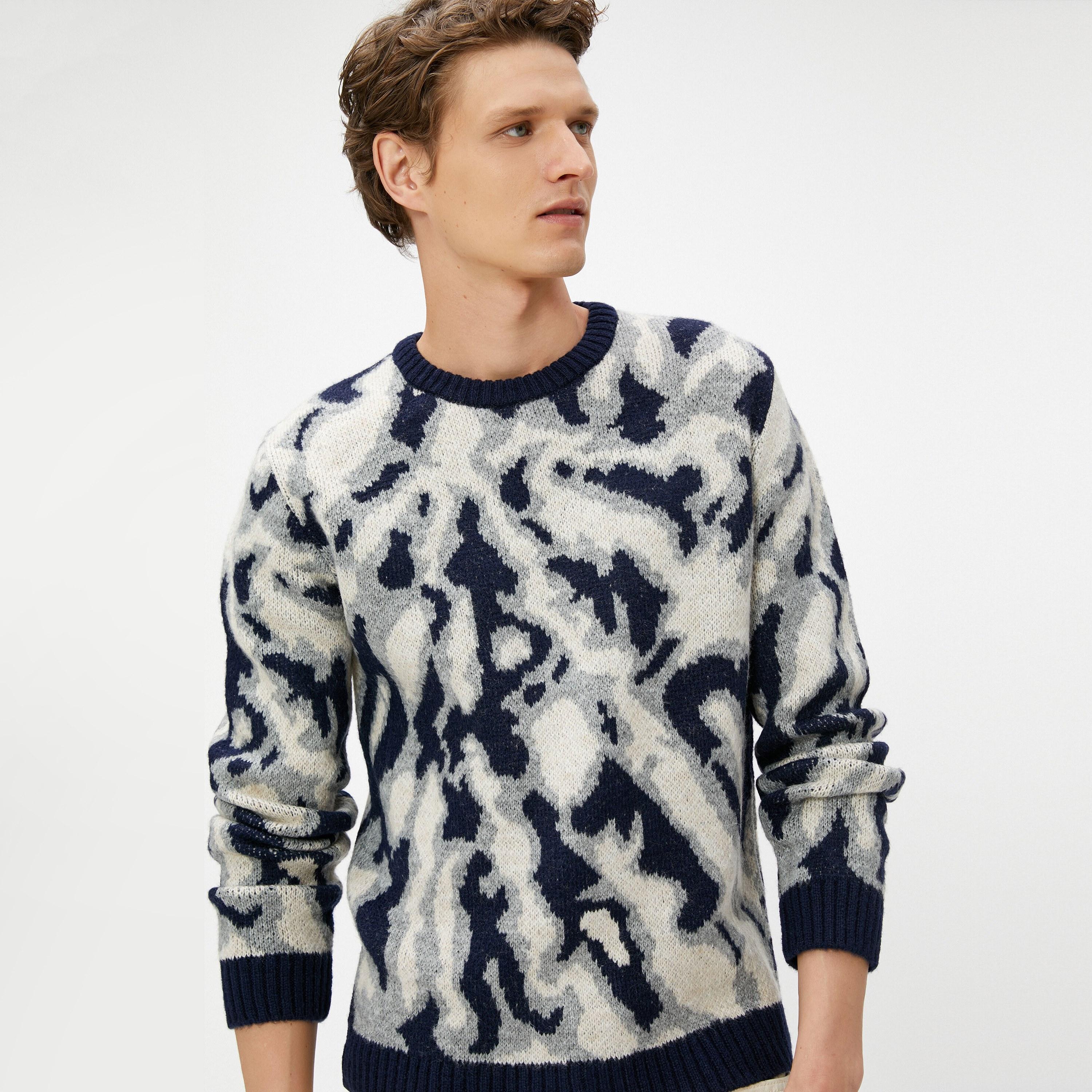سويتر رجالي بياقة مستديرة وأكمام طويلة بطبعة تجريدية من كوتون-men-clothing-sweatersandpullovers-image-3