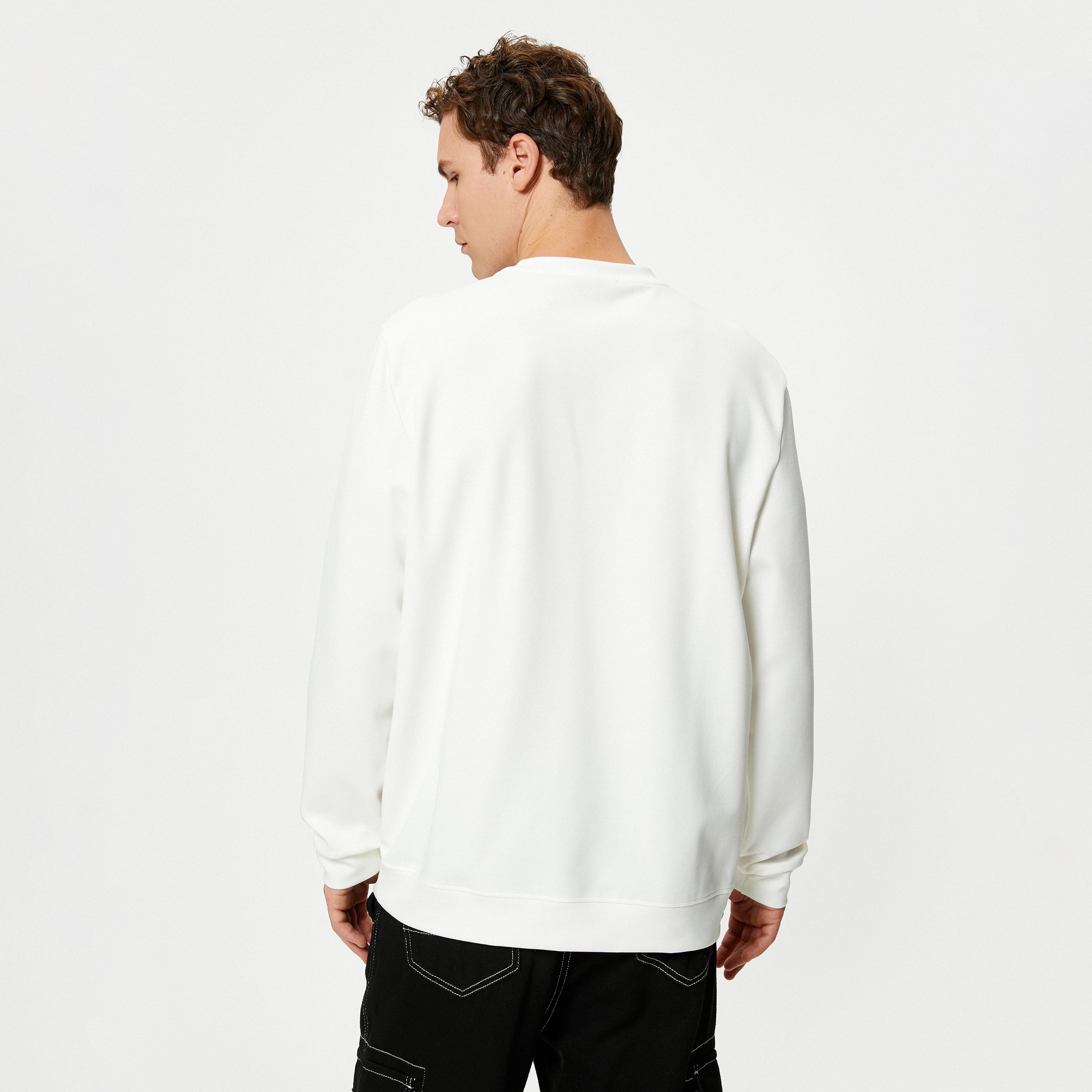 KOTON Graphic Print Round Neck Long Sleeves Men's Sweatshirt-men-winterwear-hoodiesandsweatshirts-image-4