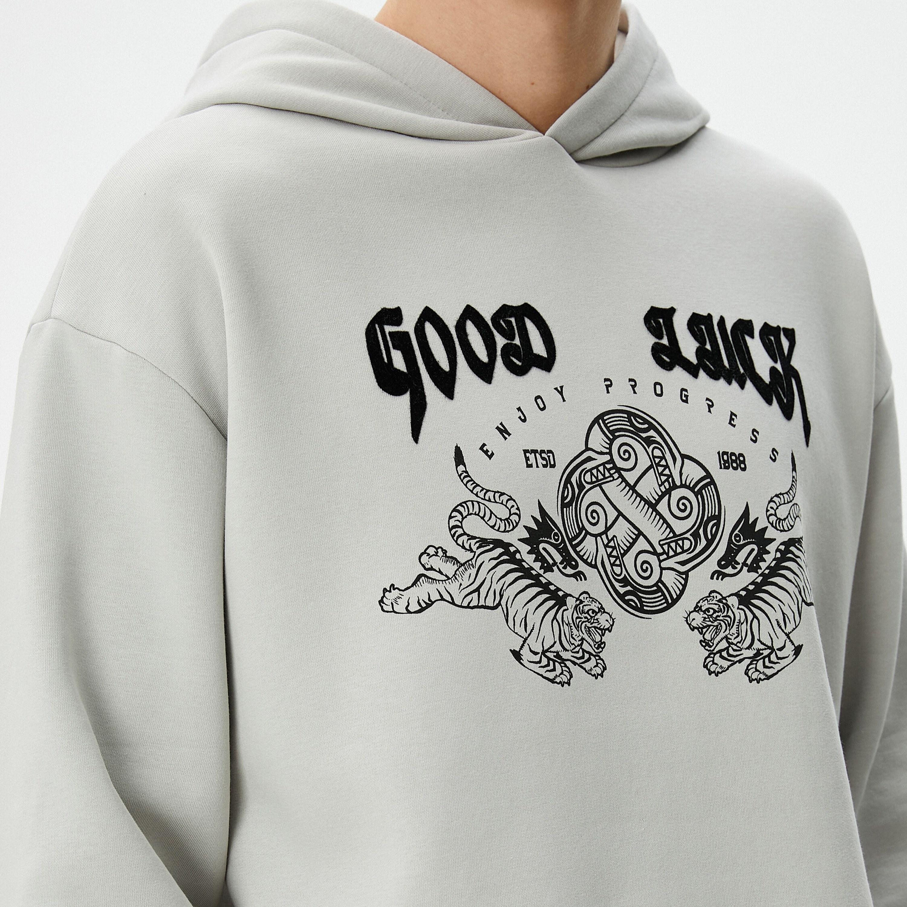 هودي رجالي بطبعة غرافيك وياقة هودي وأكمام طويلة من كوتون-men-winterwear-hoodiesandsweatshirts-image-5