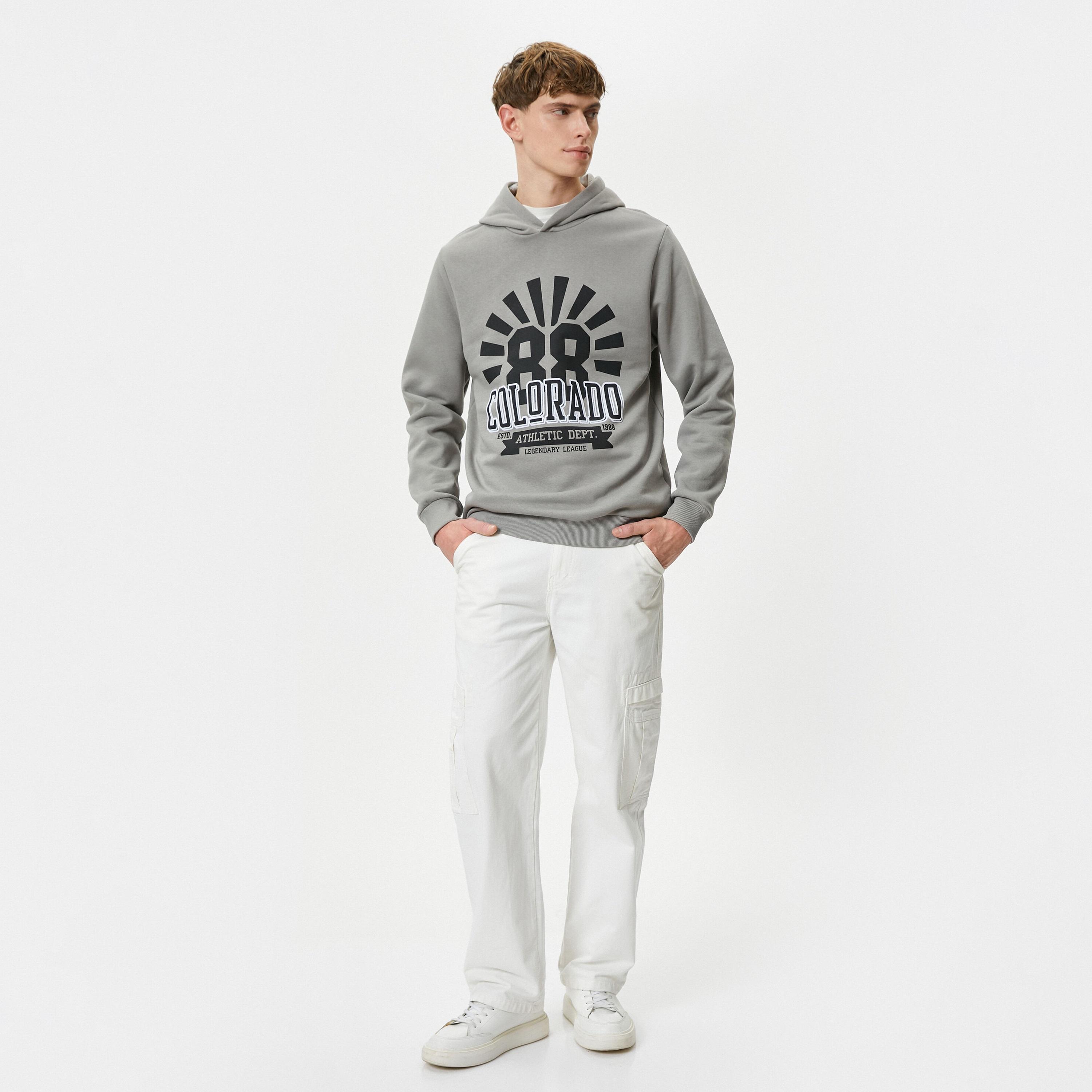 هودي رجالي بطبعة غرافيك وياقة هودي وأكمام طويلة من كوتون-men-winterwear-hoodiesandsweatshirts-image-2