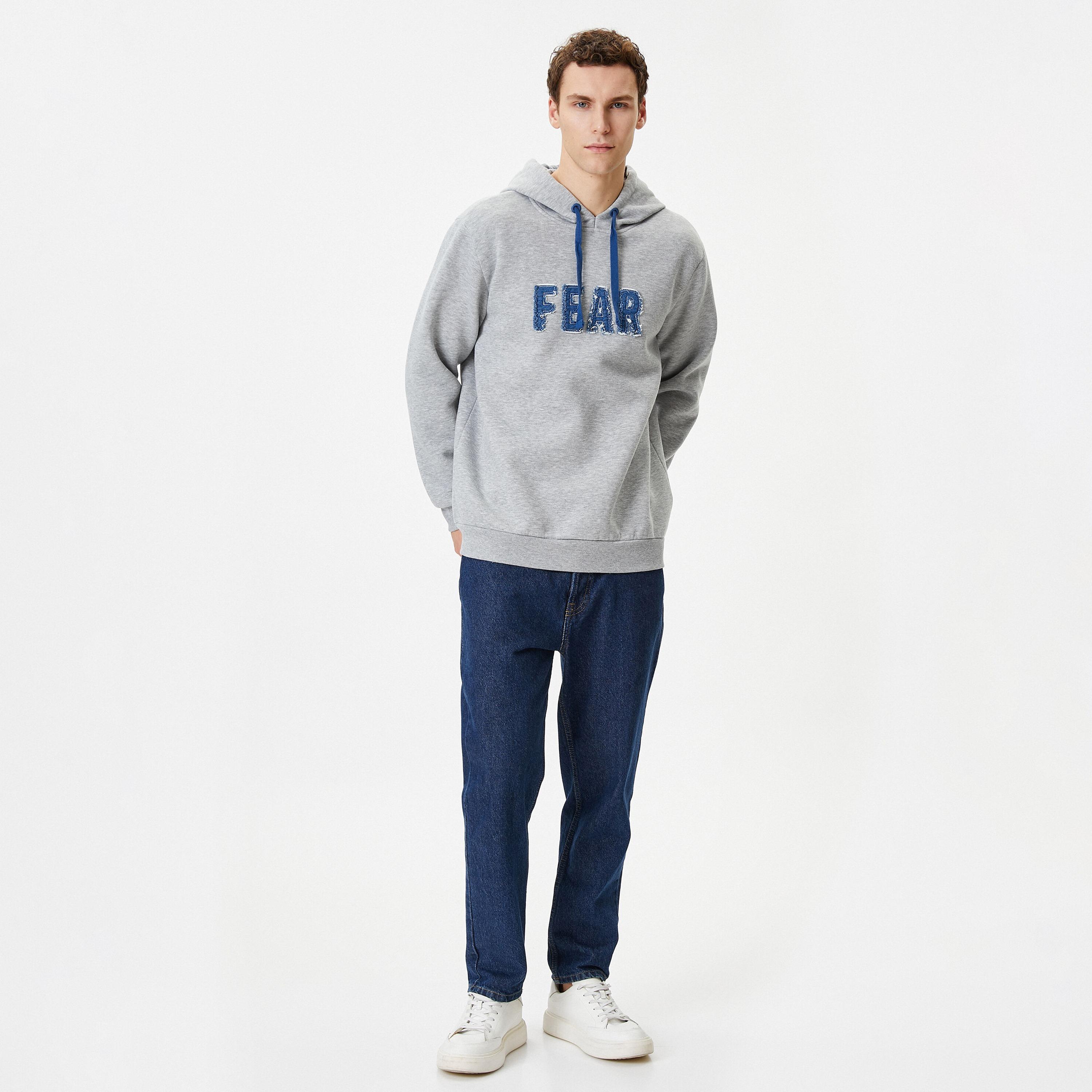 هودي رجالي بطبعة غرافيك وياقة هودي وأكمام طويلة من كوتون-men-winterwear-hoodiesandsweatshirts-image-2