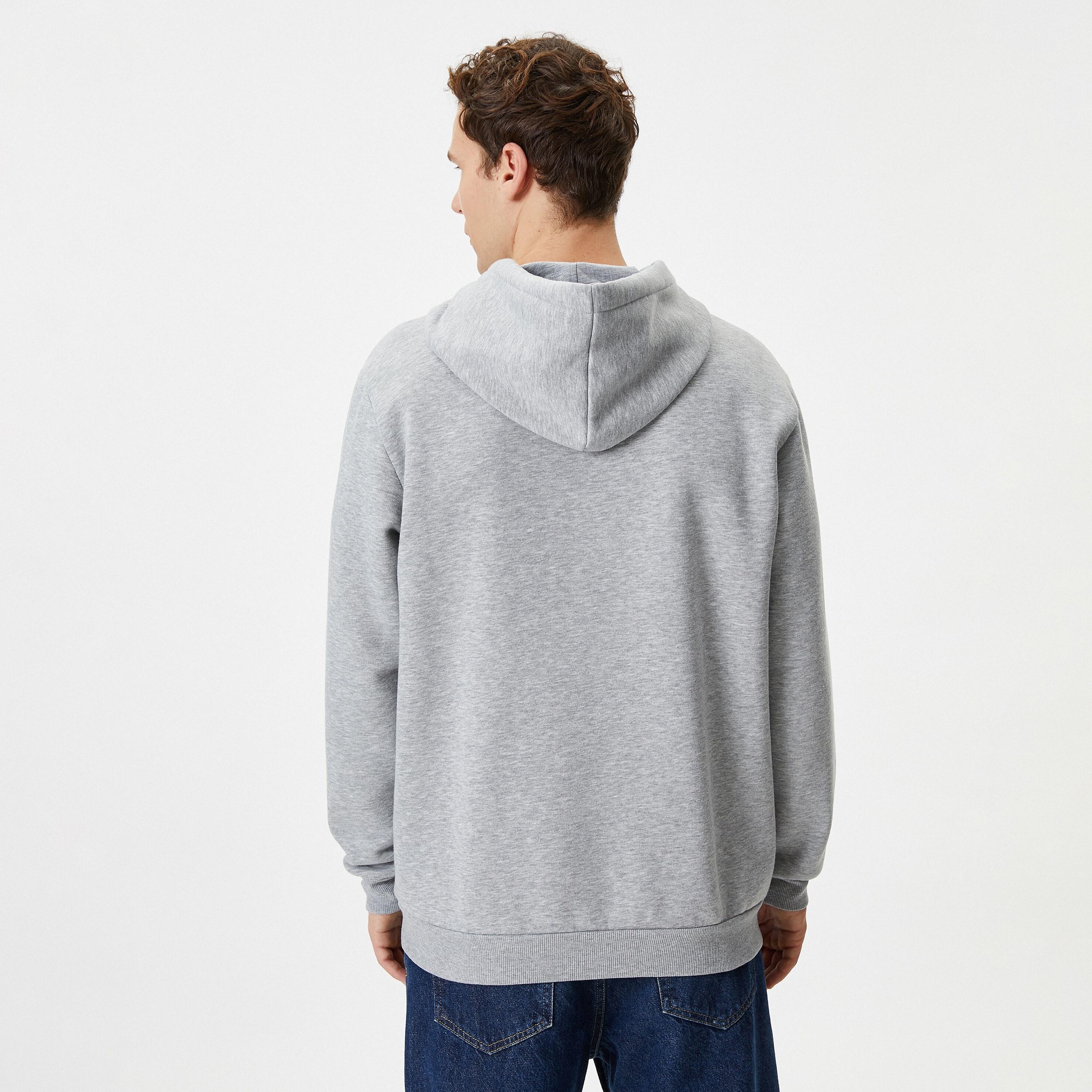 هودي رجالي بطبعة غرافيك وياقة هودي وأكمام طويلة من كوتون-men-winterwear-hoodiesandsweatshirts-image-4
