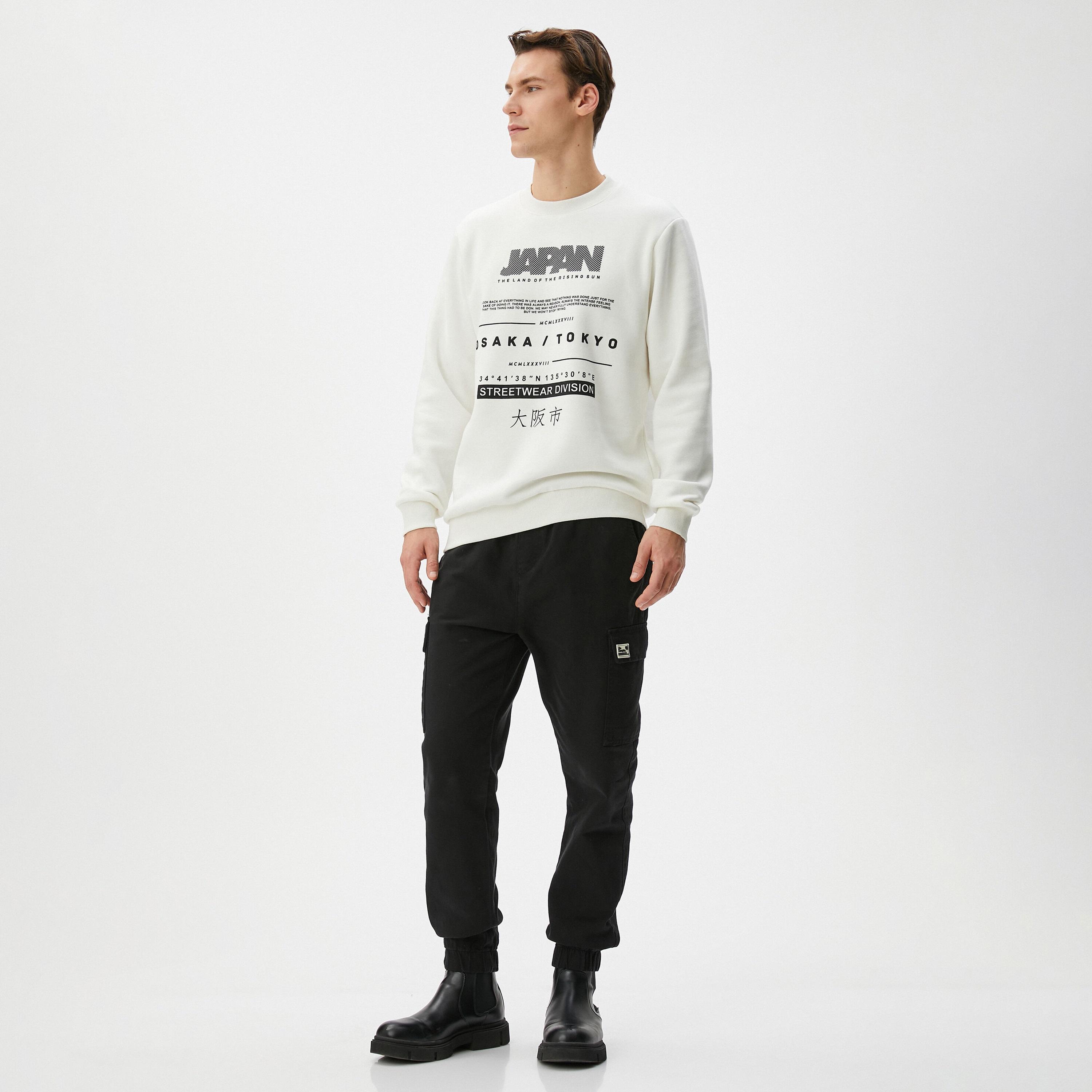 سويت شيرت رجالي بطبعة تايبوغرافية (حروف) وياقة مستديرة وأكمام طويلة من كوتون-men-winterwear-hoodiesandsweatshirts-image-2