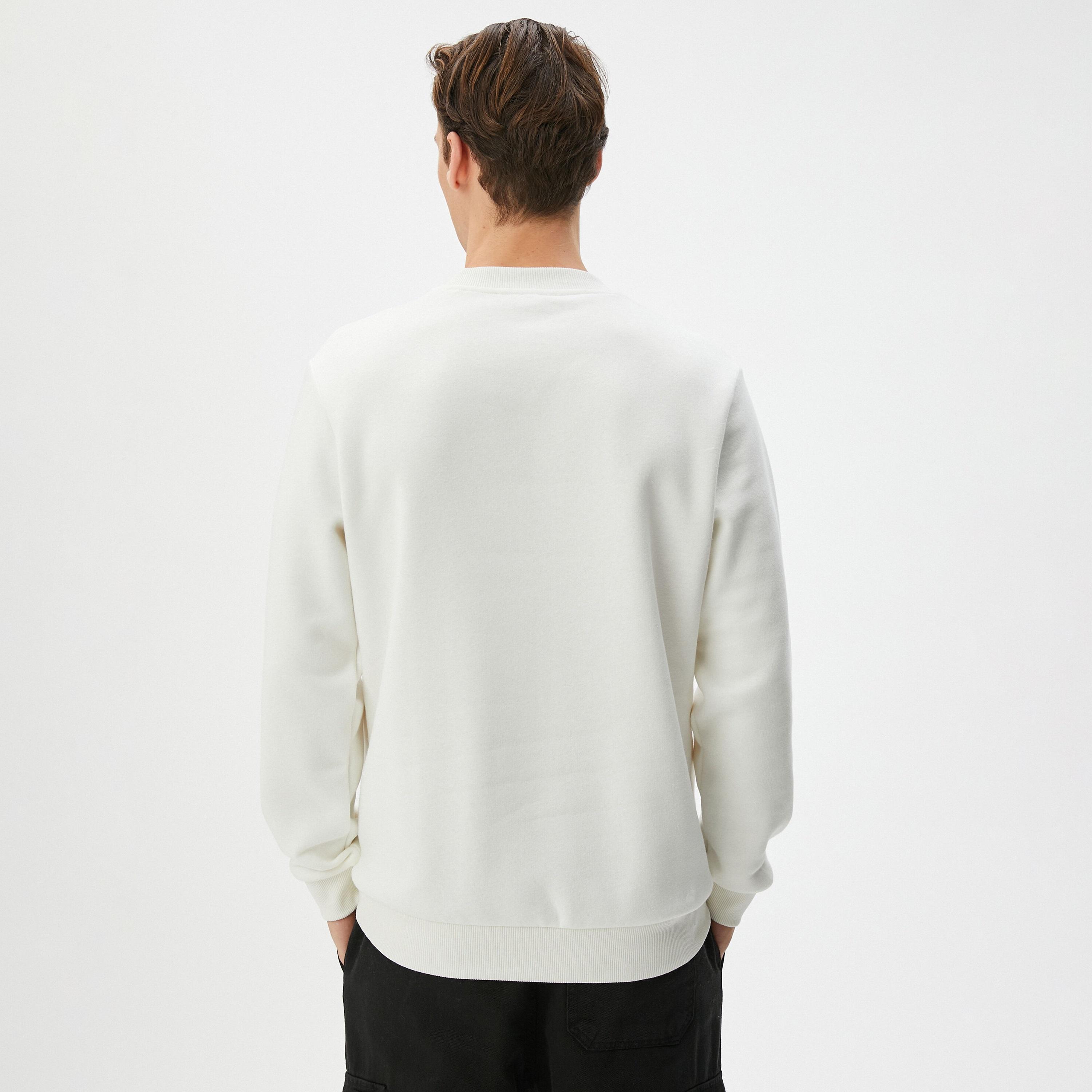 سويت شيرت رجالي بطبعة تايبوغرافية (حروف) وياقة مستديرة وأكمام طويلة من كوتون-men-winterwear-hoodiesandsweatshirts-image-4