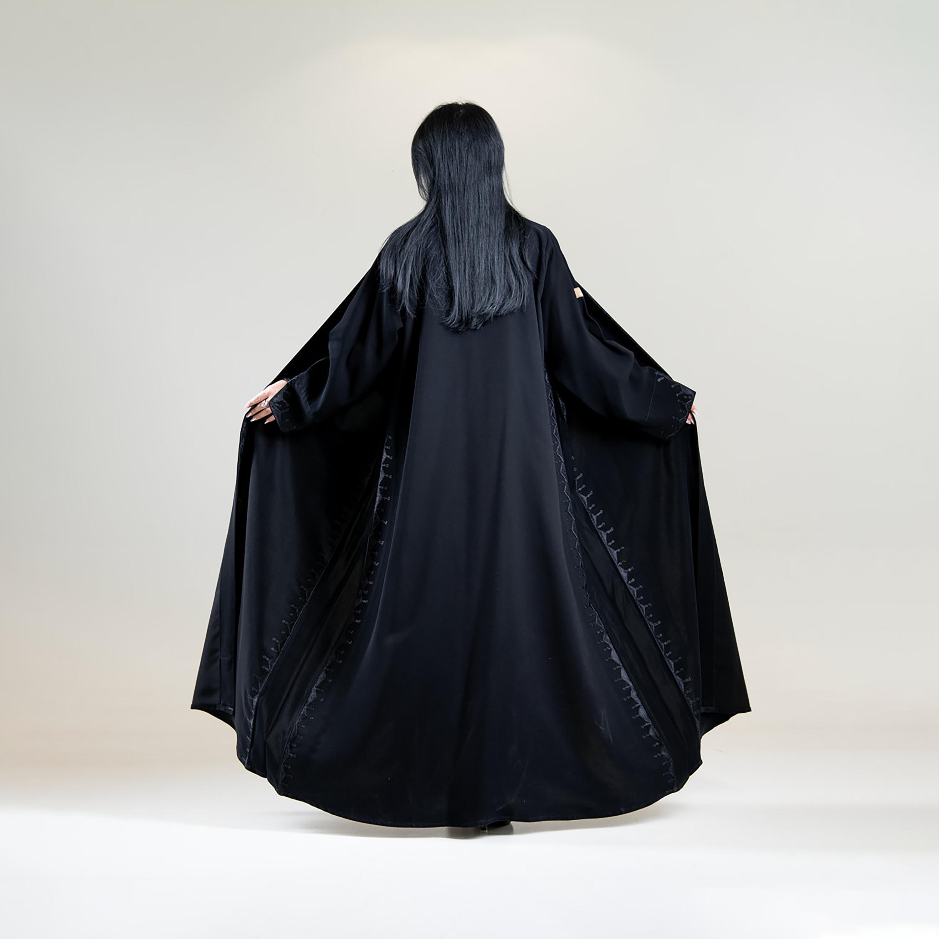 عباية حريمي كلوش دبل بقماش بارز الملمس من كريب سيراميك باللون الأسود من الجمال الراقي-women-arabicclothing-abayas-image-5