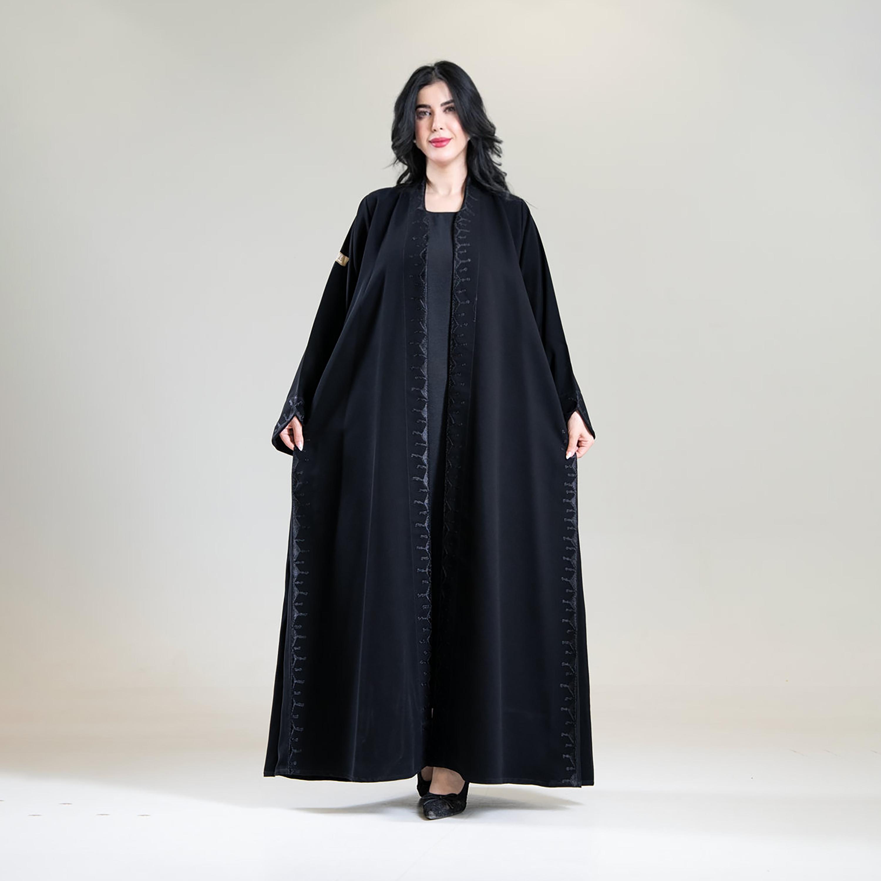 عباية حريمي كلوش دبل بقماش بارز الملمس من كريب سيراميك باللون الأسود من الجمال الراقي-women-arabicclothing-abayas-image-6