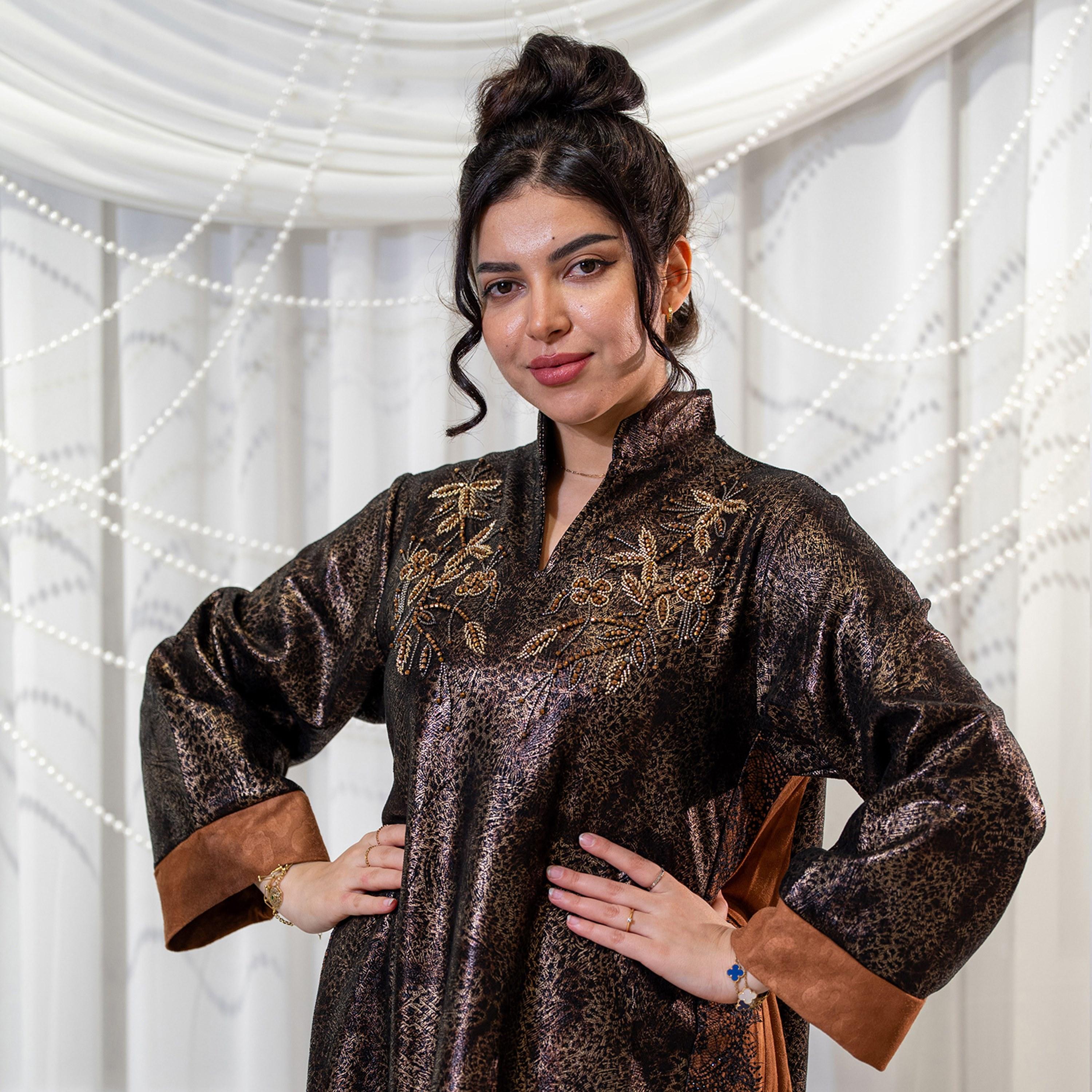 جلابية سهرة نسائية بياقة ماندارين وطبعة حيوانية - بني من زاهية-women-arabicclothing-jalabiyas-image-2