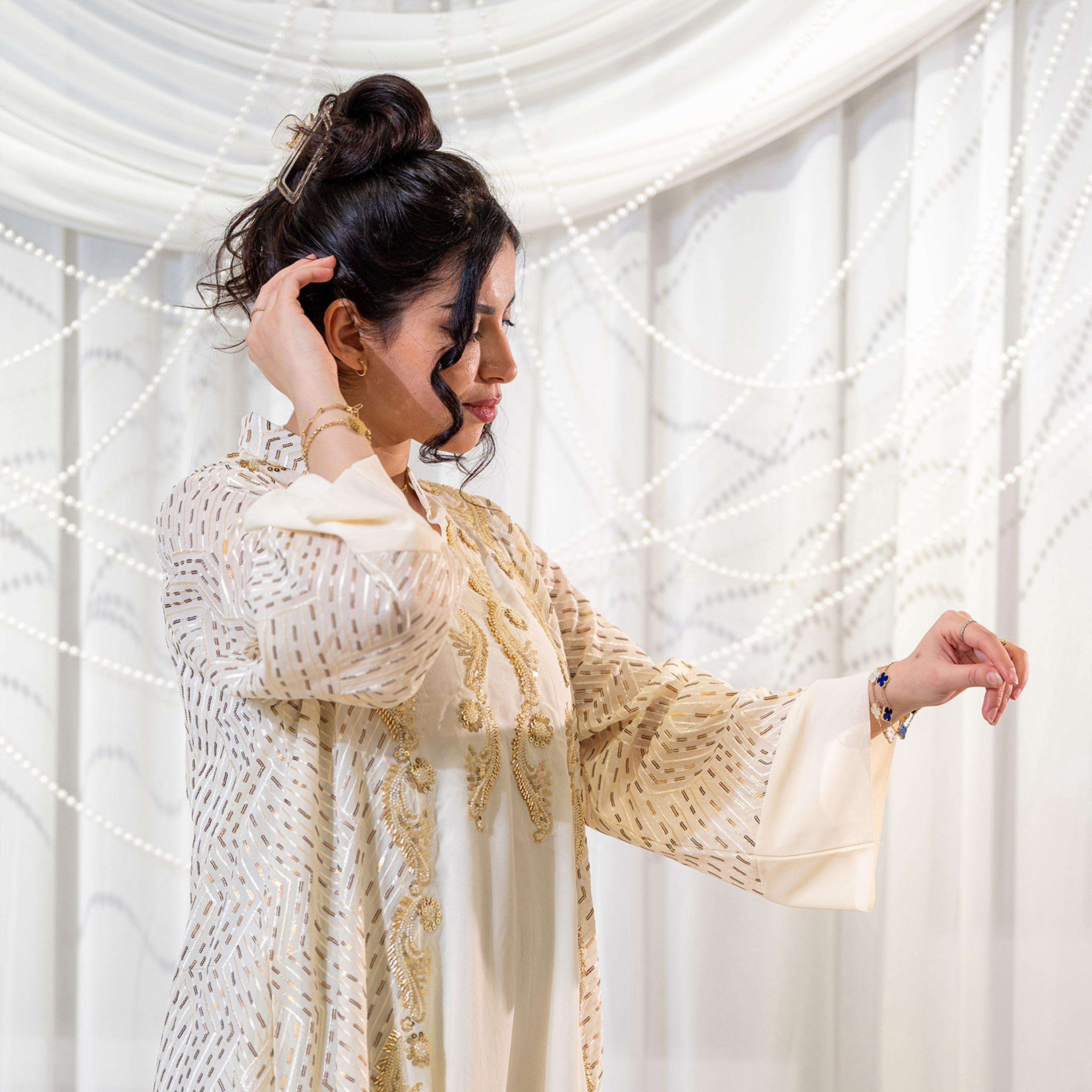 جلابية سهرة نسائية بياقة ماندارين وتطريز خرز وترتر وأكمام واسعة - أبيض من زاهية-women-arabicclothing-jalabiyas-image-2